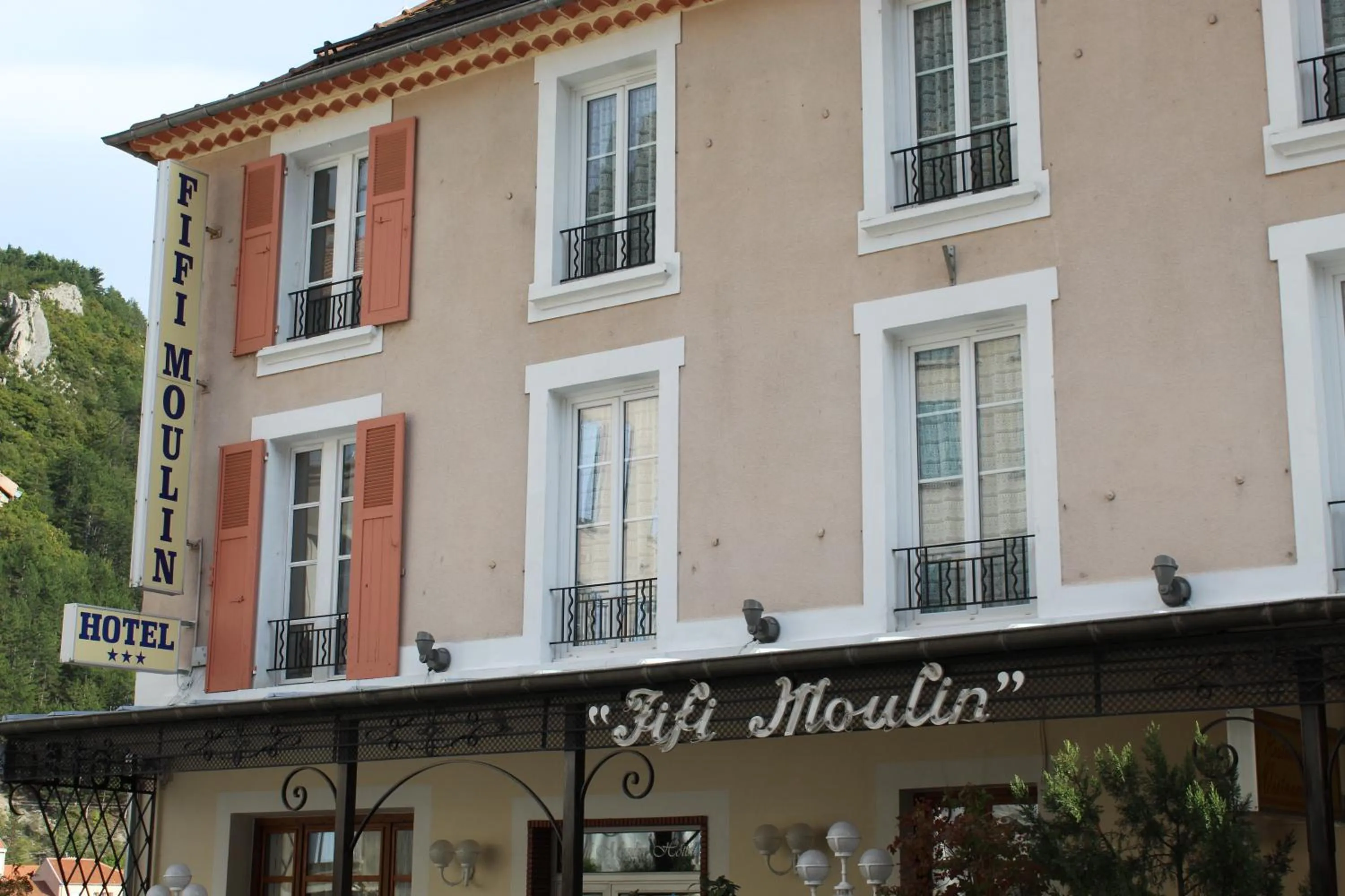 Facade/entrance in Fifi Moulin