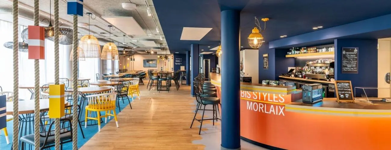 Lounge or bar in ibis Styles Morlaix