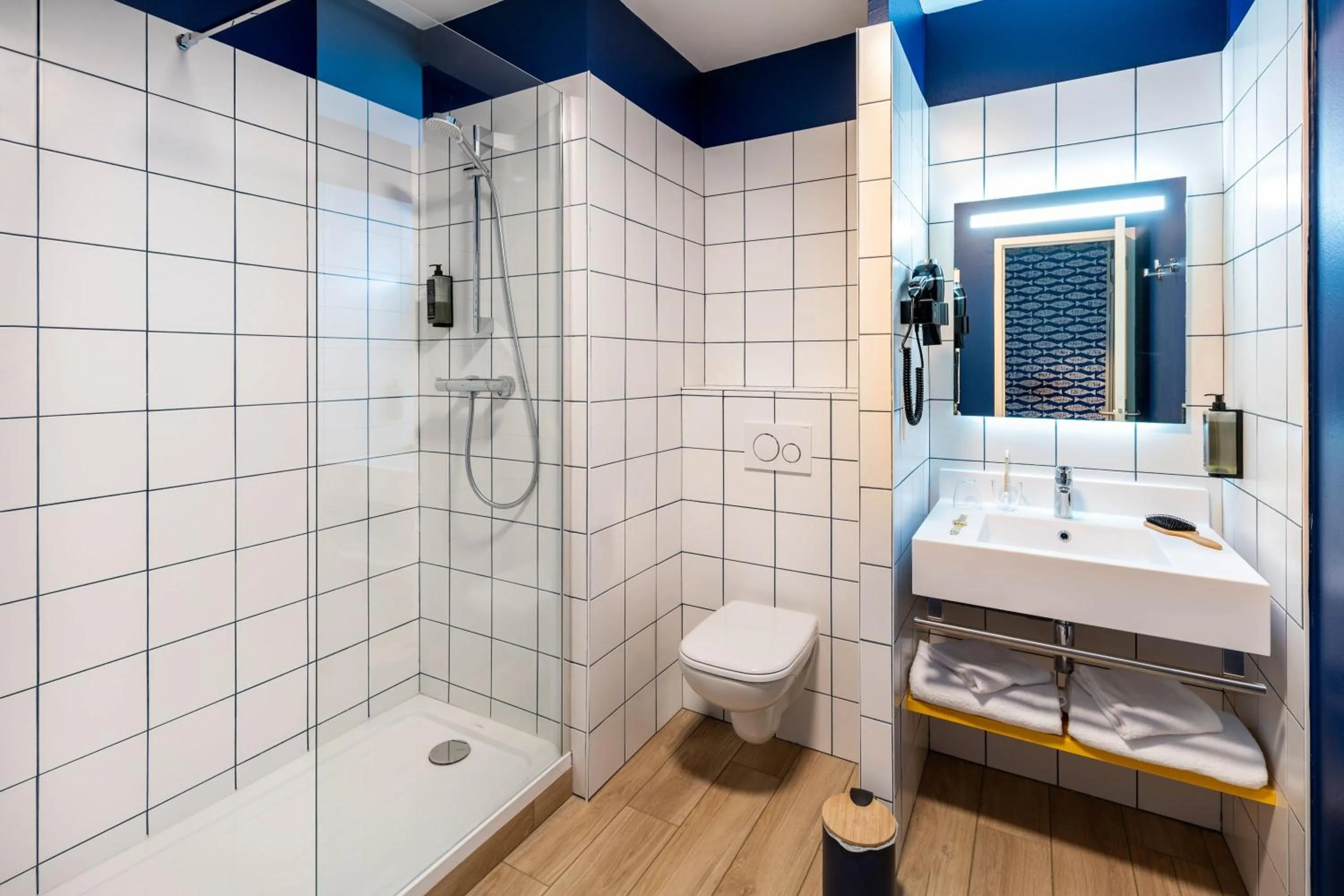 Bathroom in ibis Styles Morlaix