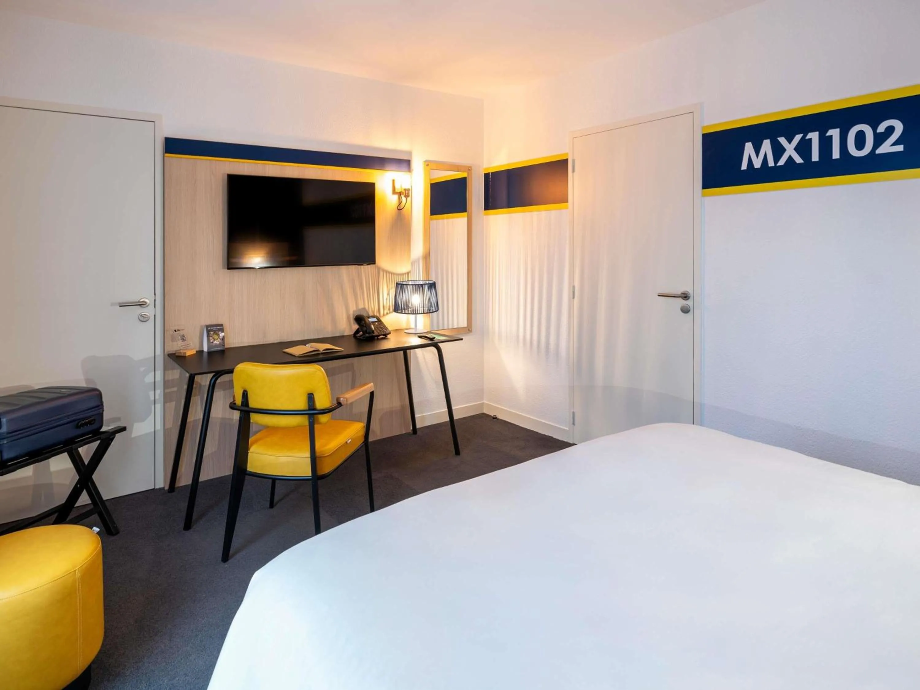 Bedroom, Bed in ibis Styles Morlaix