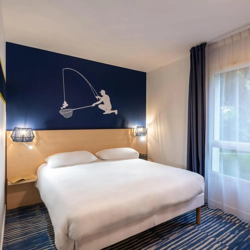 Bedroom, Bed in ibis Styles Morlaix