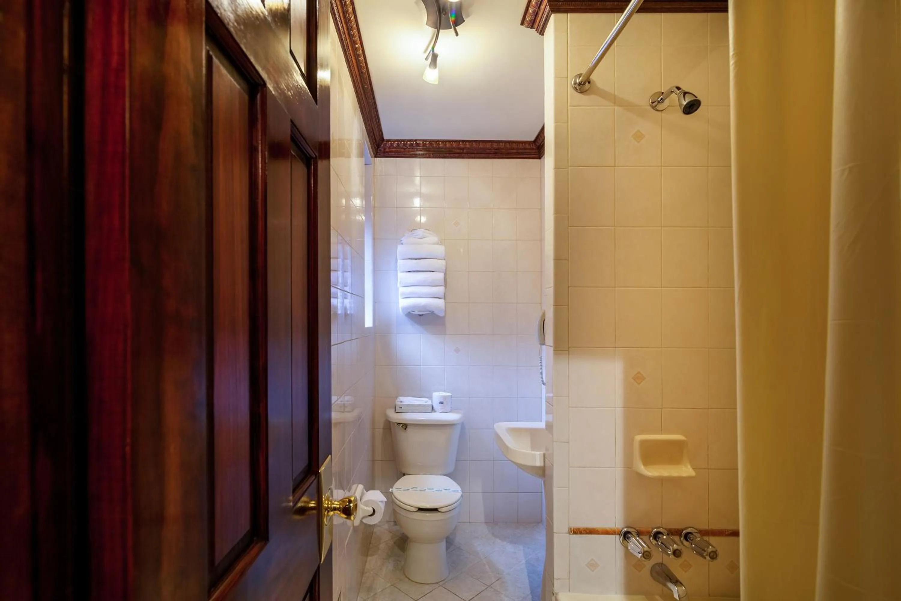 Bathroom in Hotel 31 Extended Stay