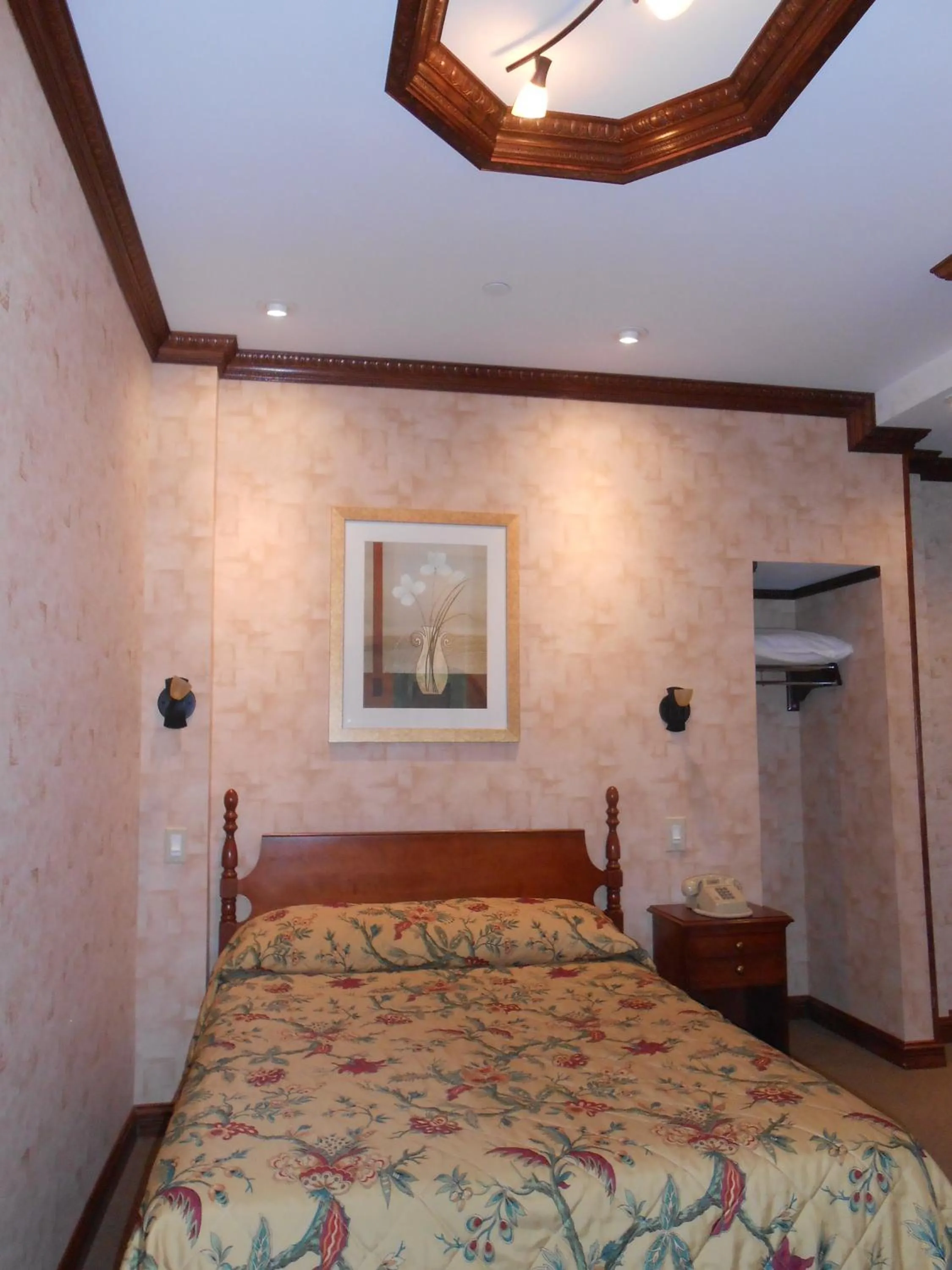 Bed in Hotel 31 Extended Stay