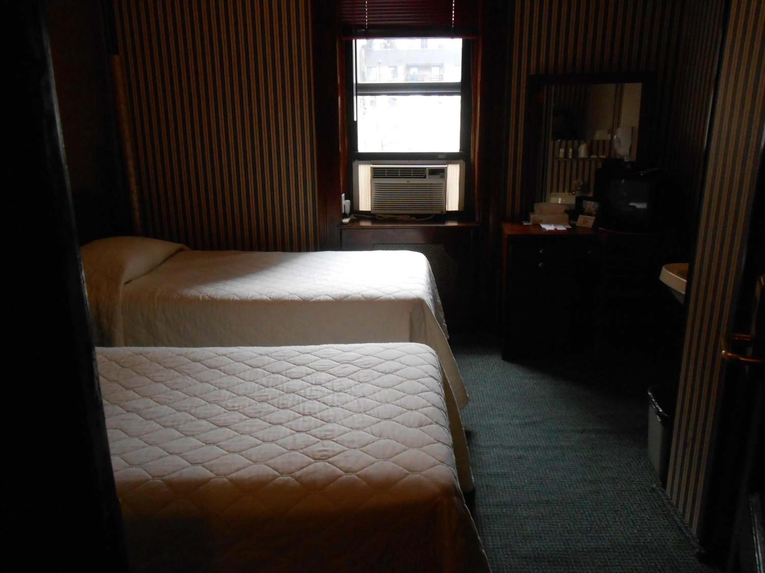 Photo of the whole room, Bed in Hotel 31 Extended Stay