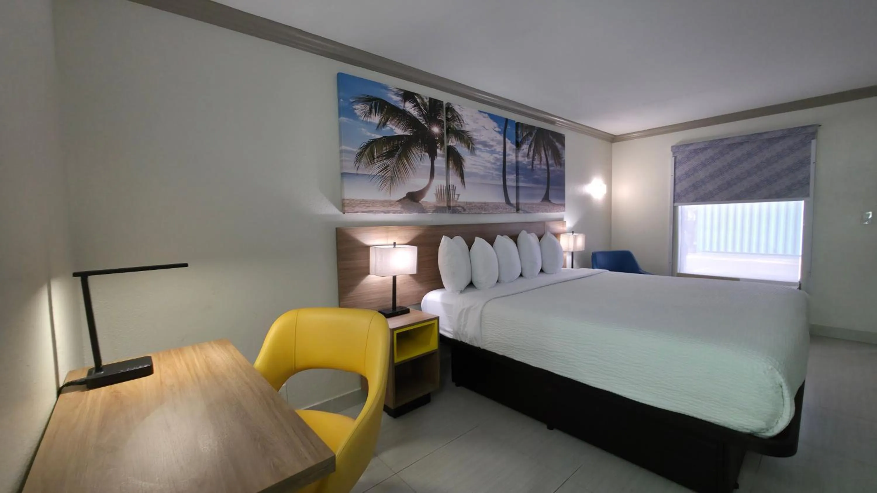 Bed in Days Inn by Wyndham Florida City