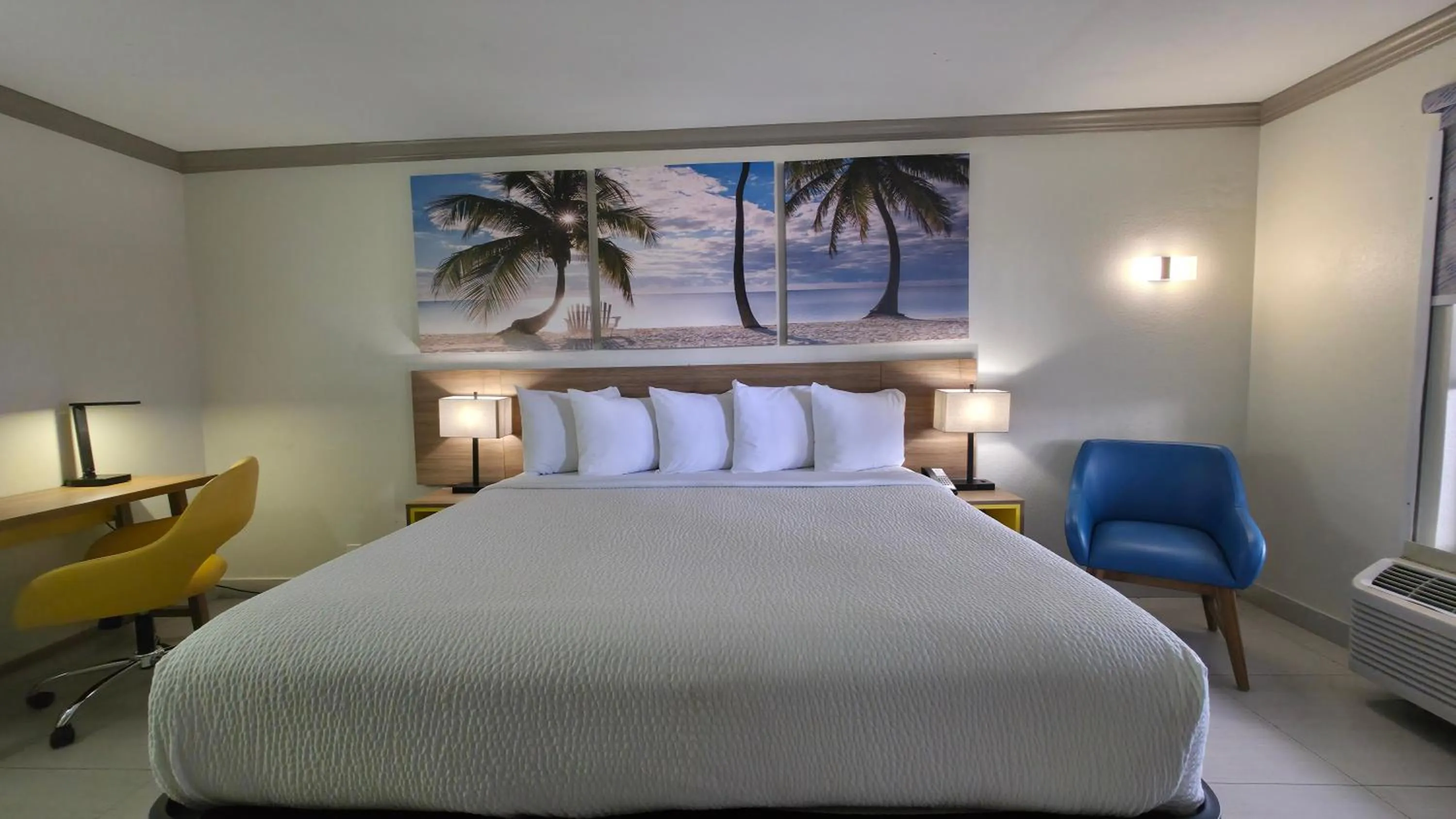 Bed in Days Inn by Wyndham Florida City