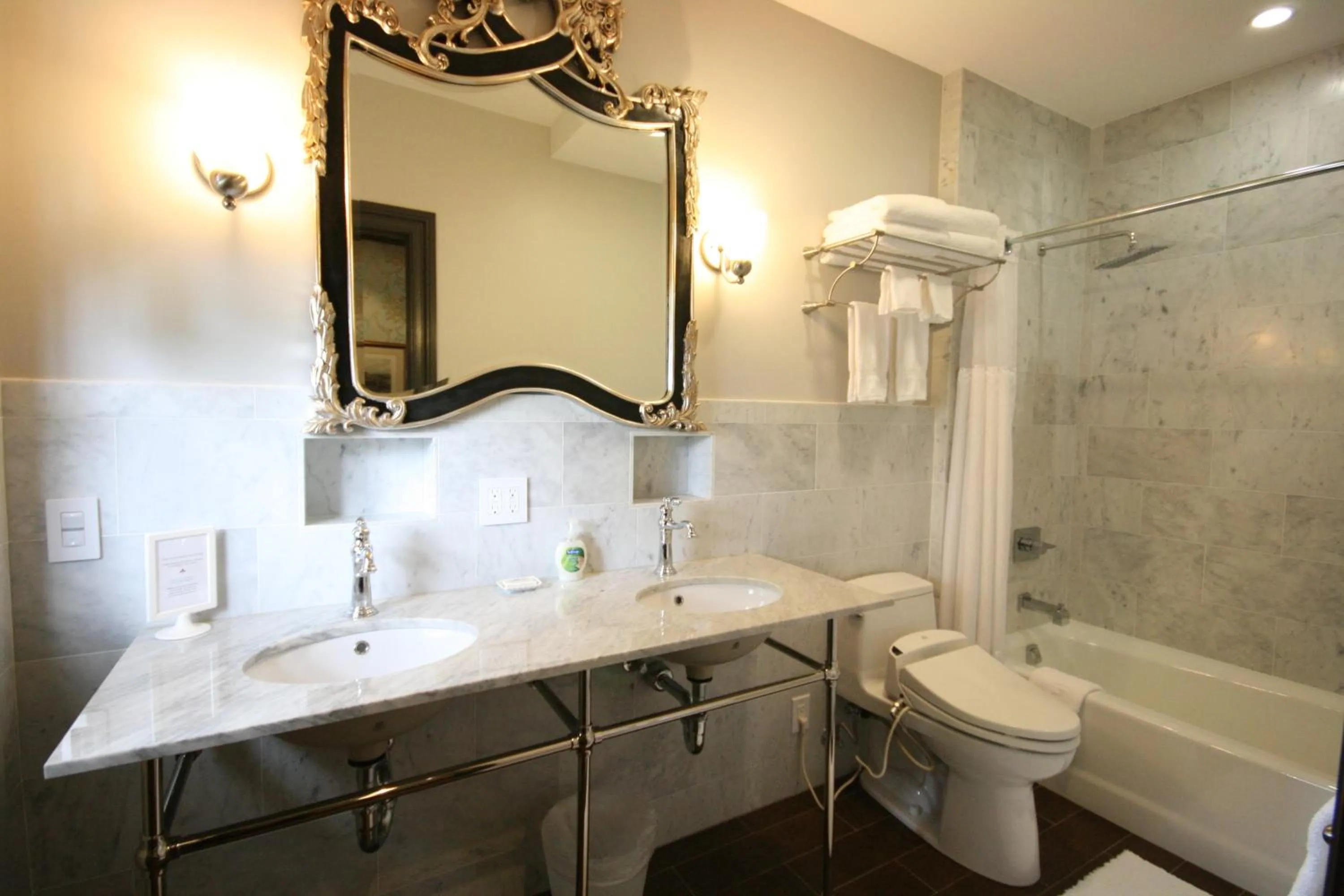 Shower in The Monte Cristo