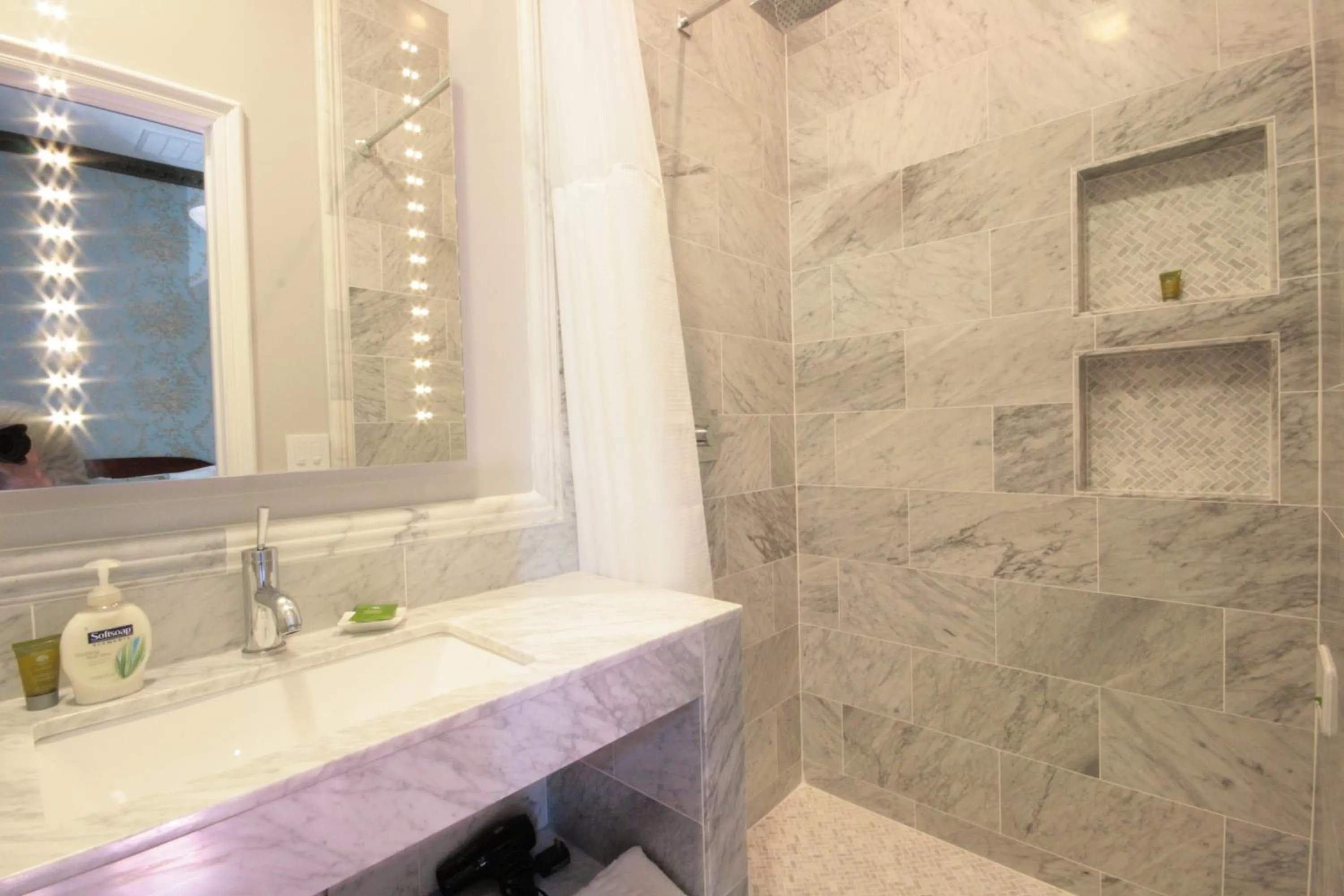 Bathroom in The Monte Cristo