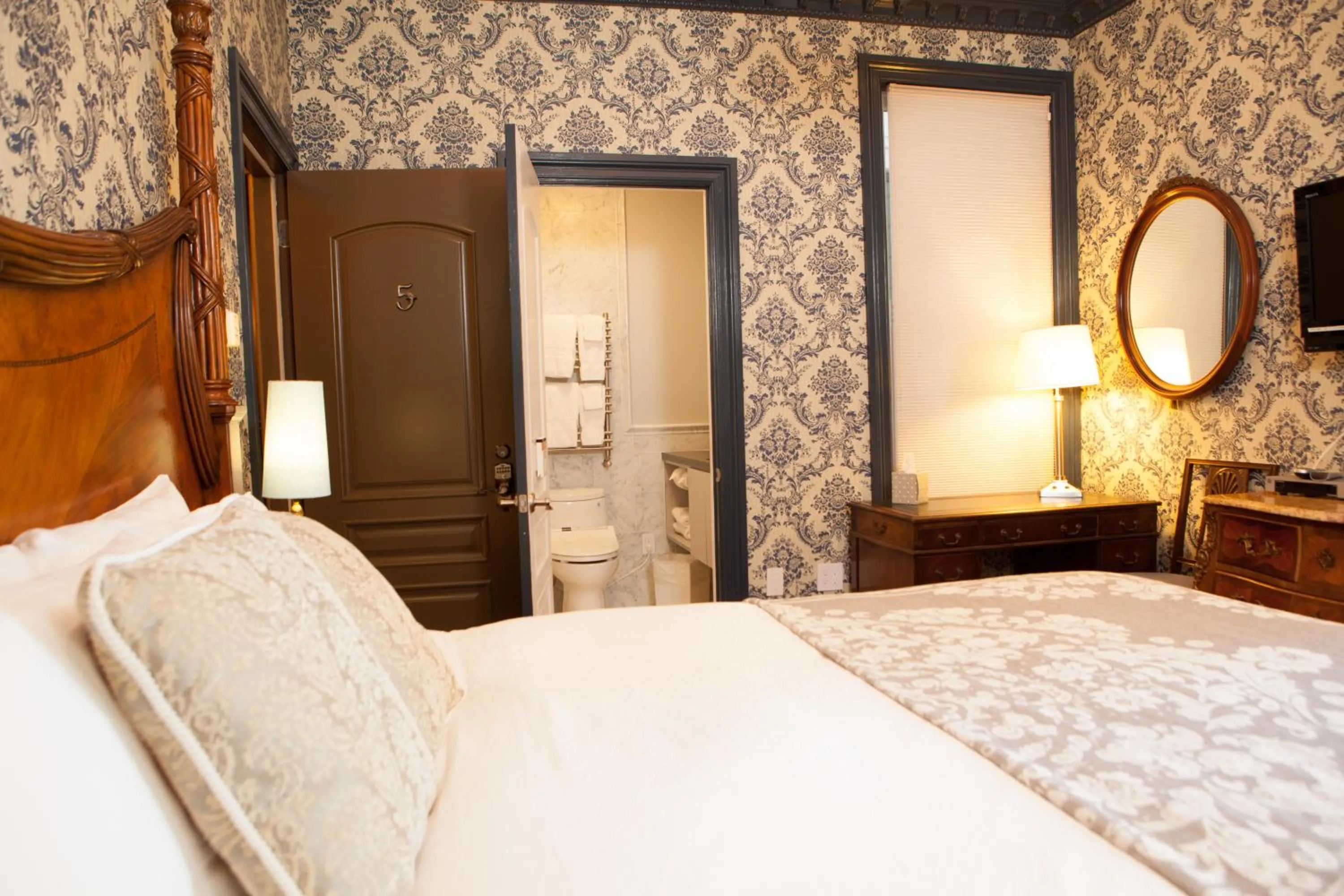 Bed in The Monte Cristo