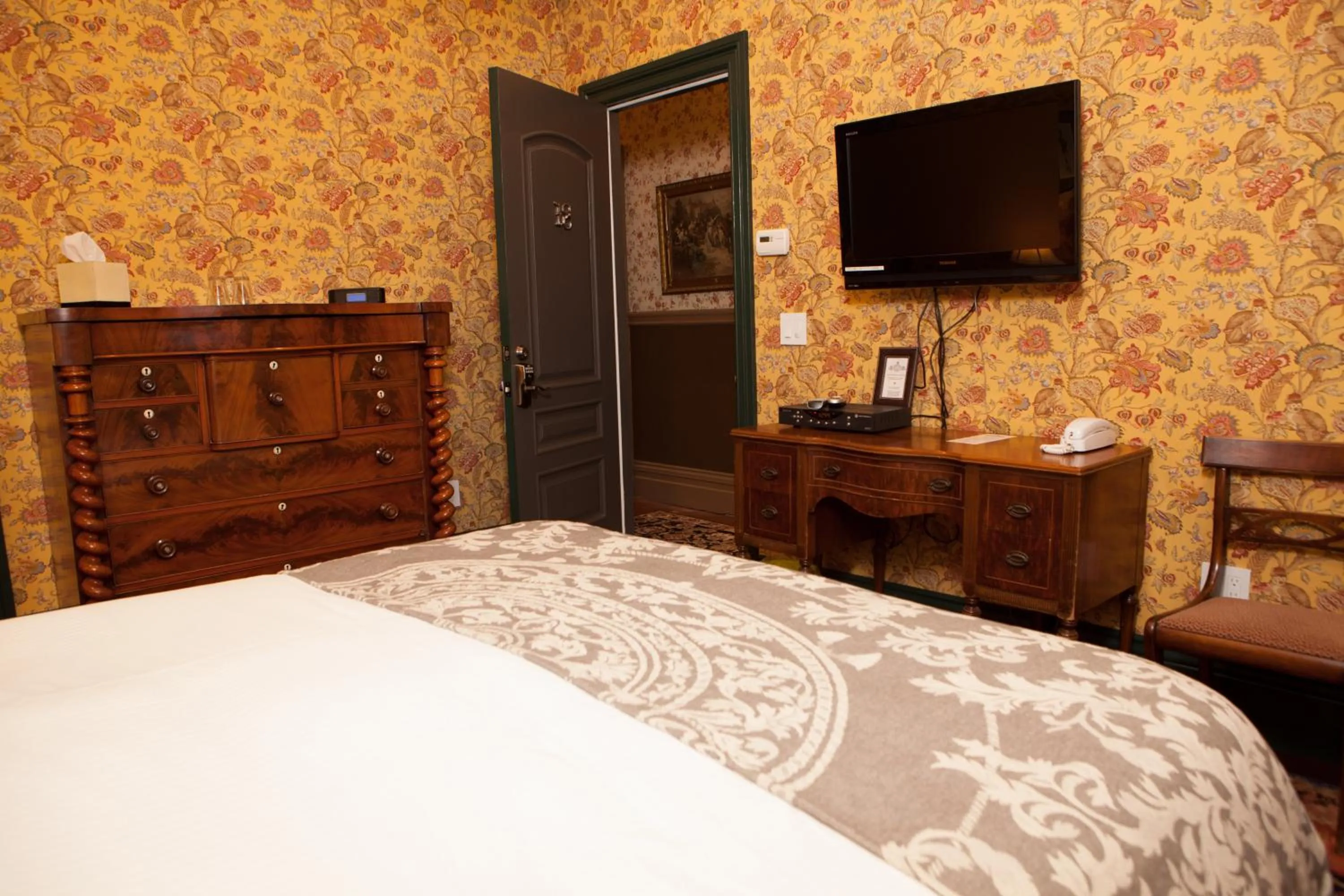 TV and multimedia, Bed in The Monte Cristo