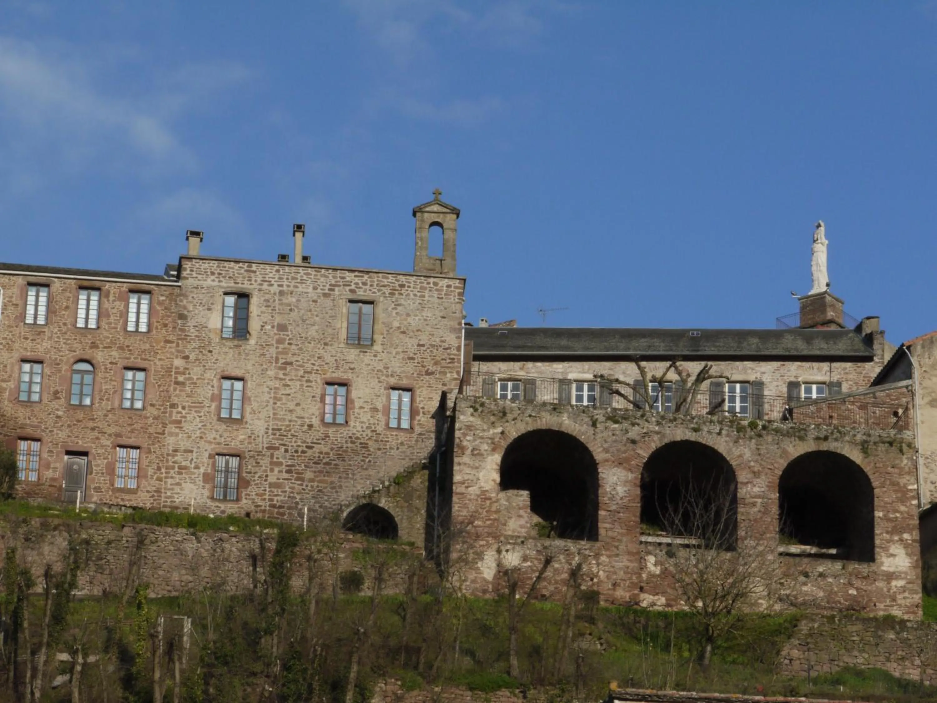 Facade/entrance in Les Hauts de Camarès