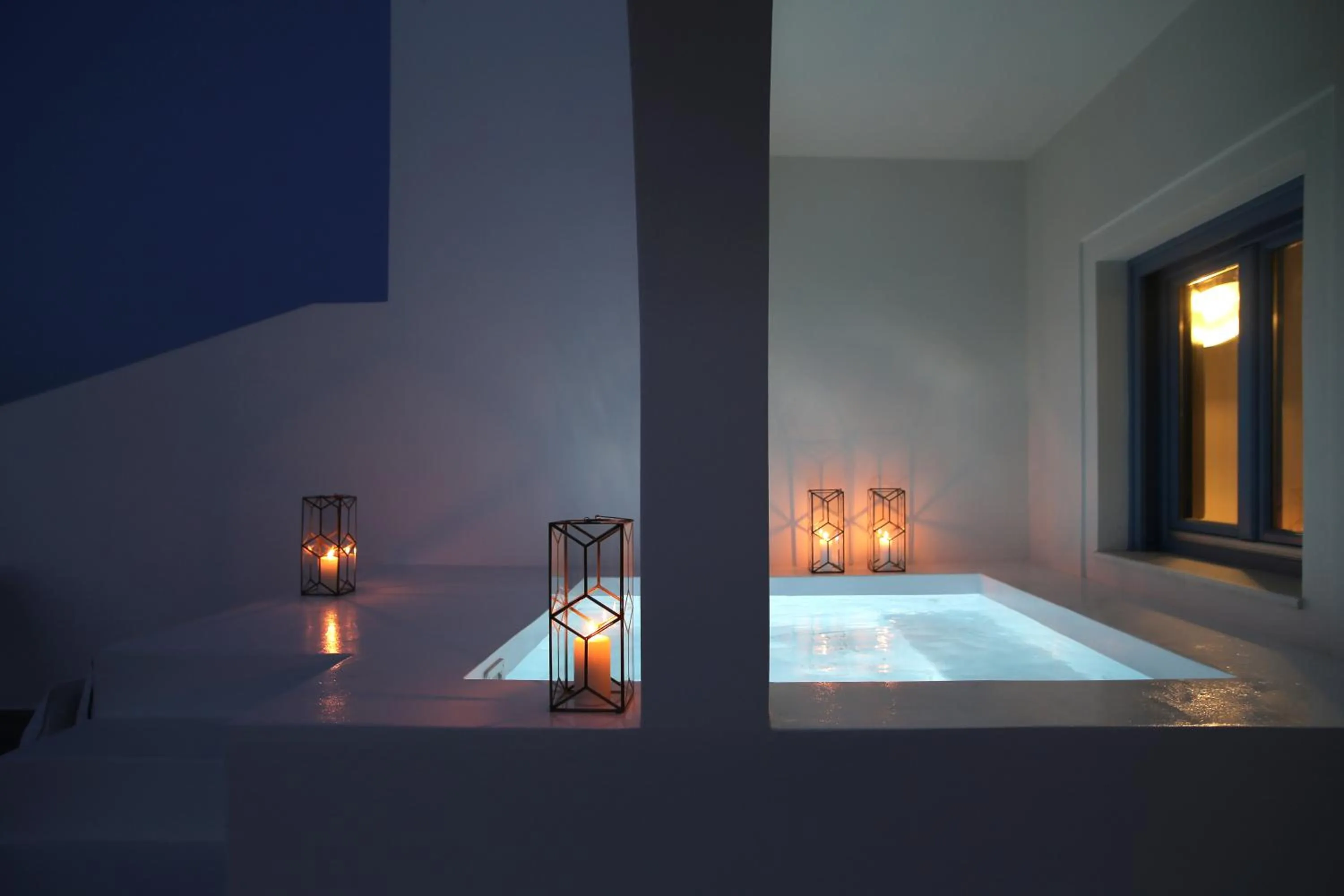 Hot Tub in Vino Houses Santorini