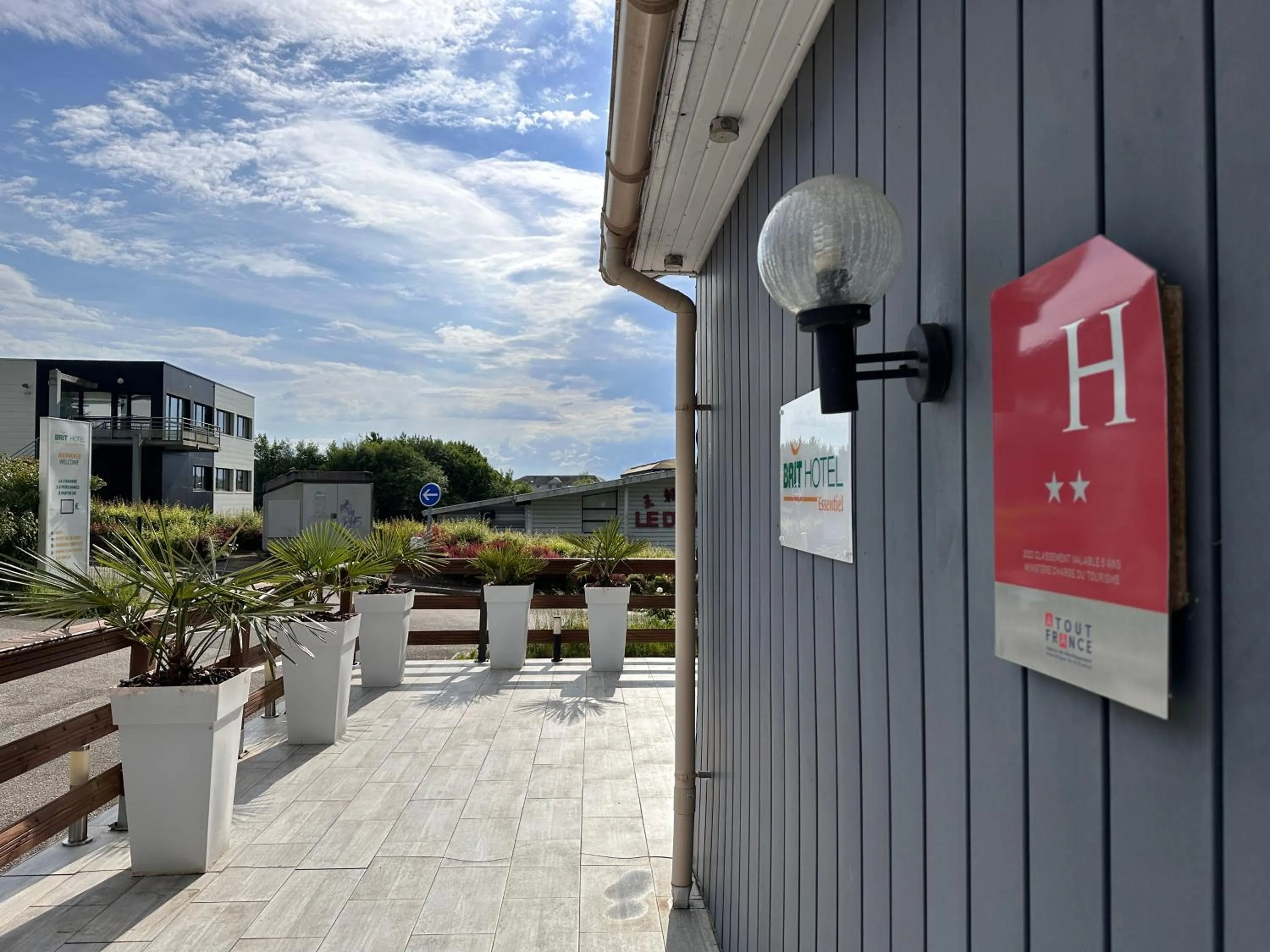 Property building in BRIT Hotel Rouen Nord - Barentin