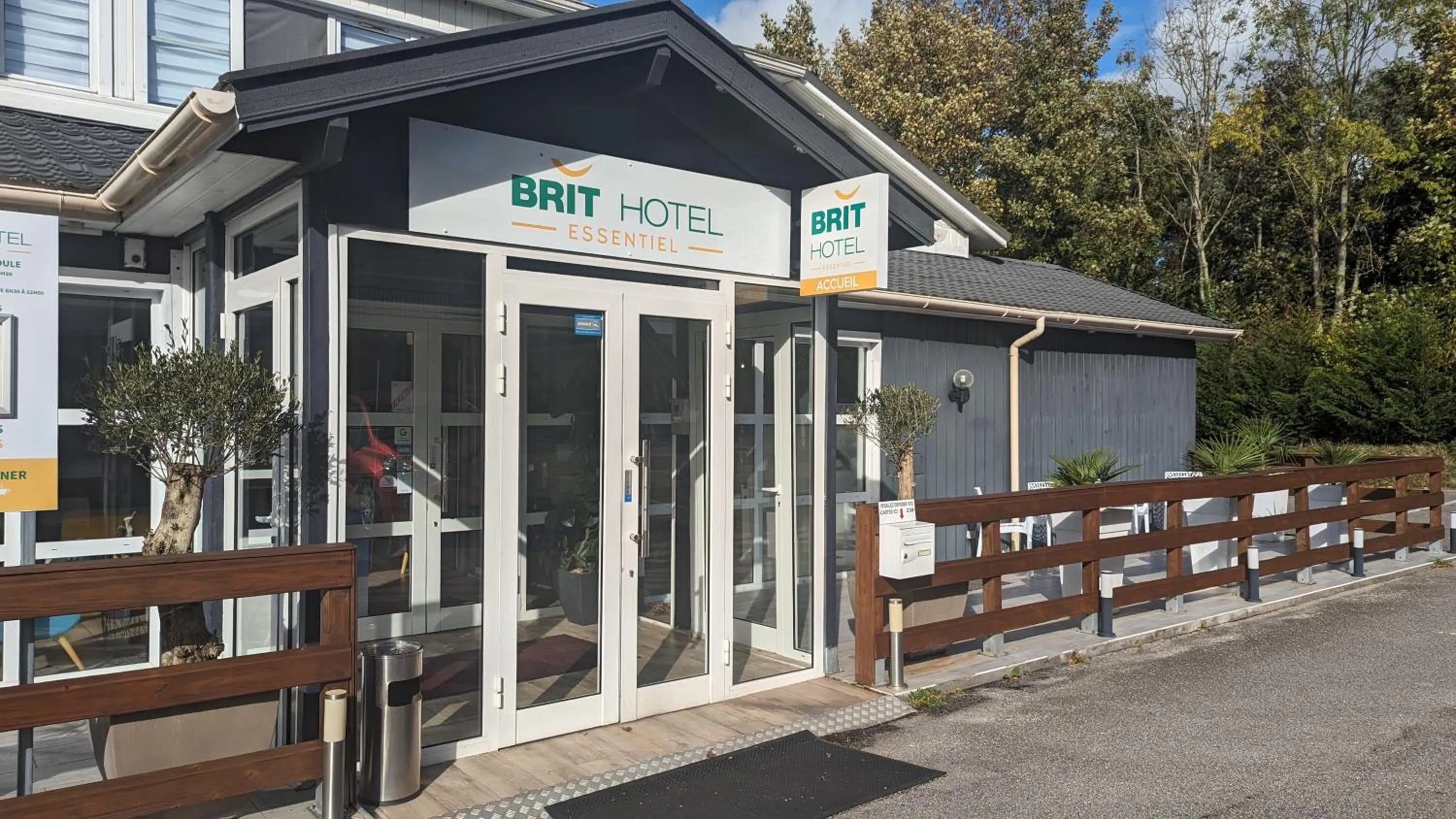 Property building in Kyriad Direct Rouen Nord - Barentin