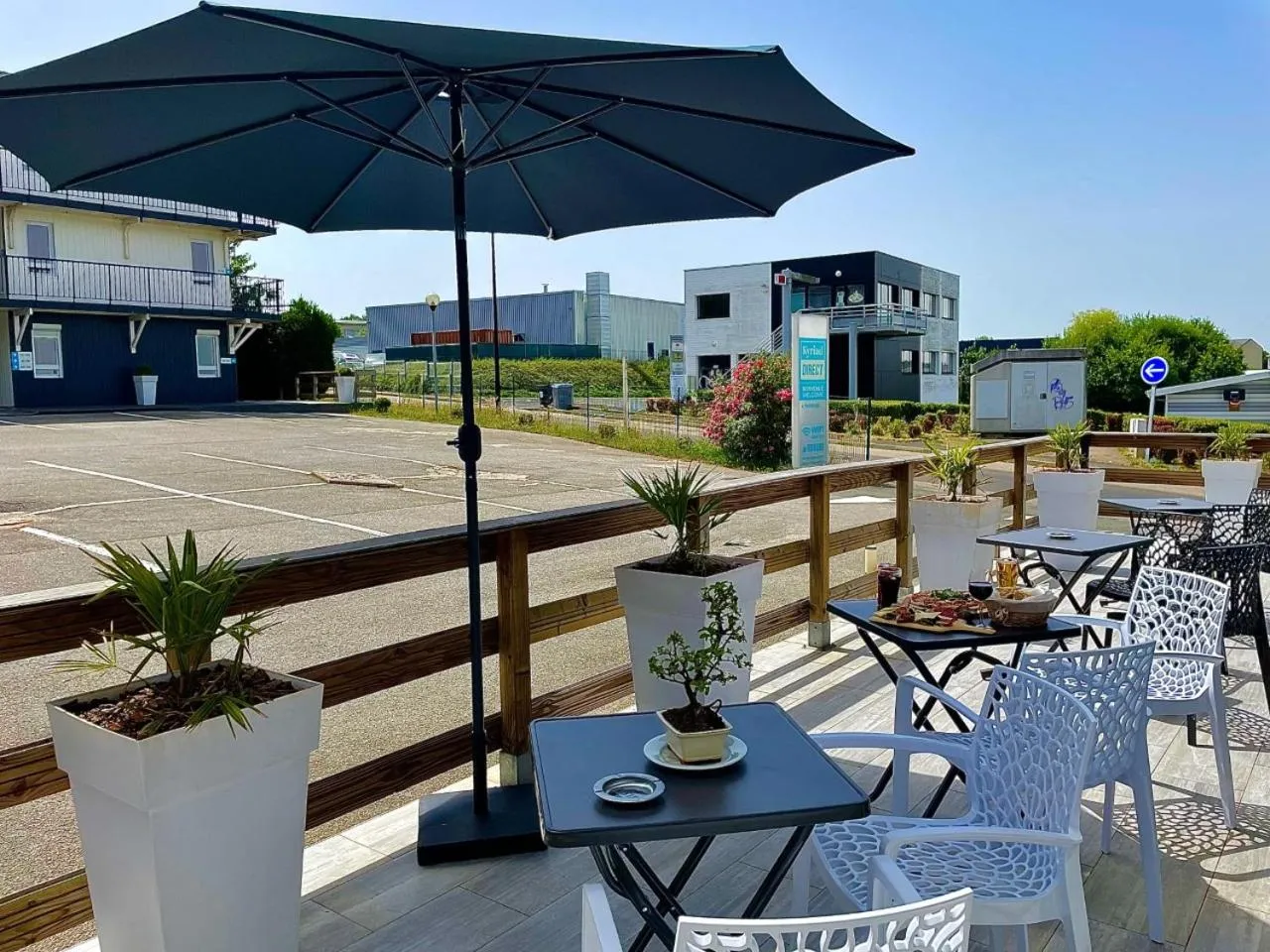 Property building in Kyriad Direct Rouen Nord - Barentin