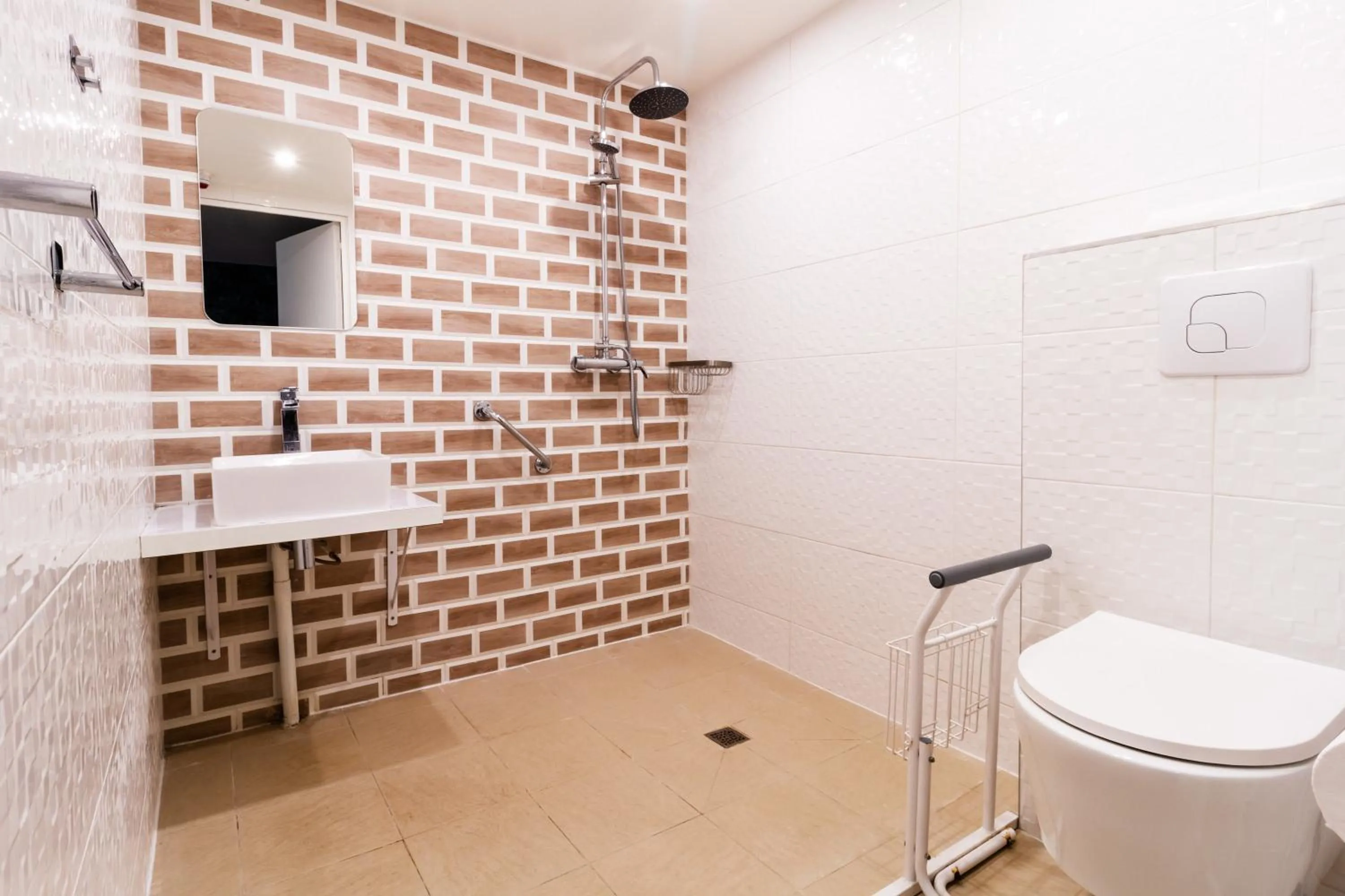 Shower in Kyriad Direct Rouen Nord - Barentin