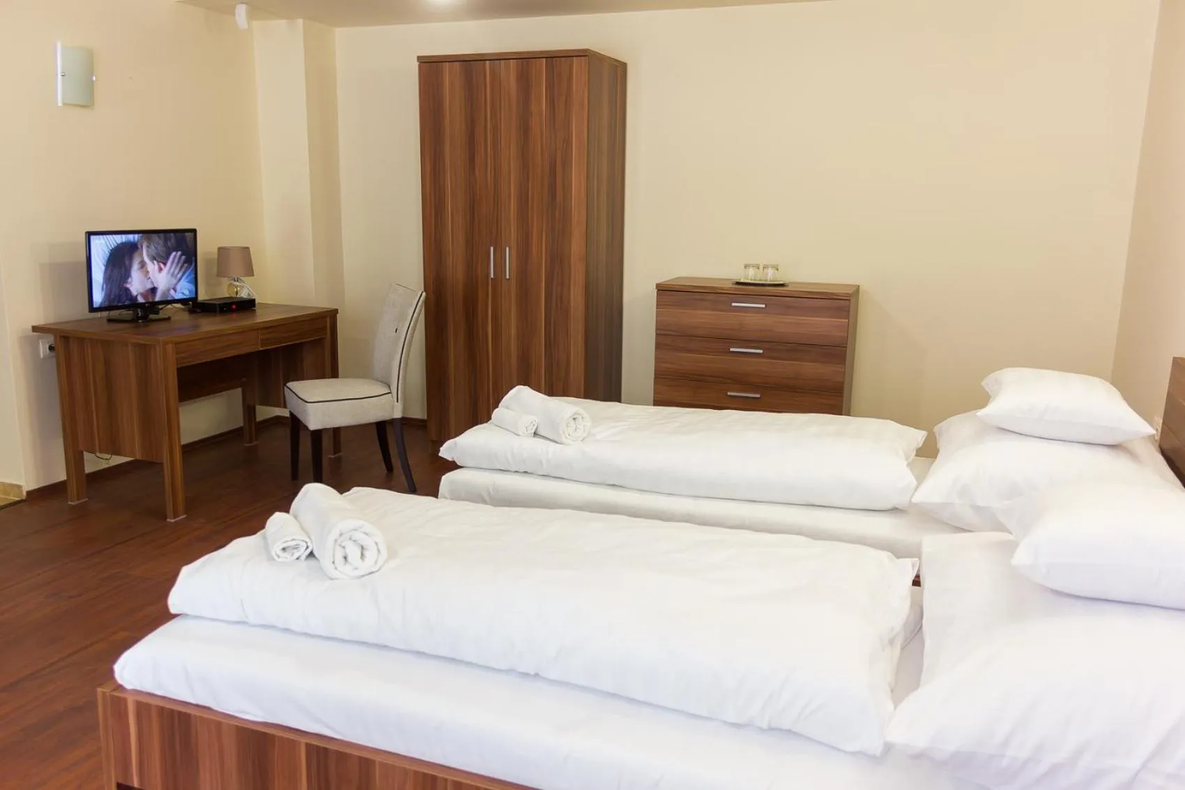 Bedroom, Bed in M1 Szekér Csárda Hotel és Étterem