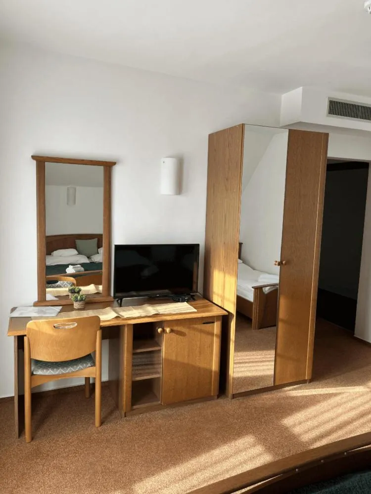 M1 Szekér Csárda Hotel és Étterem