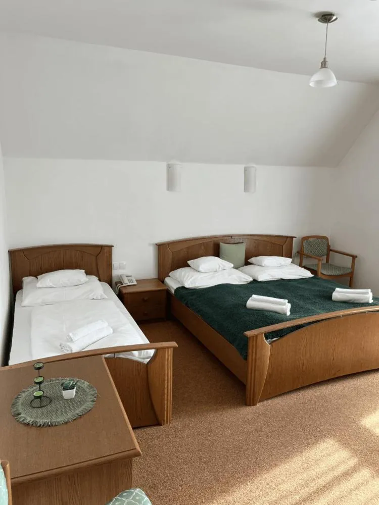 Bed in M1 Szekér Csárda Hotel és Étterem