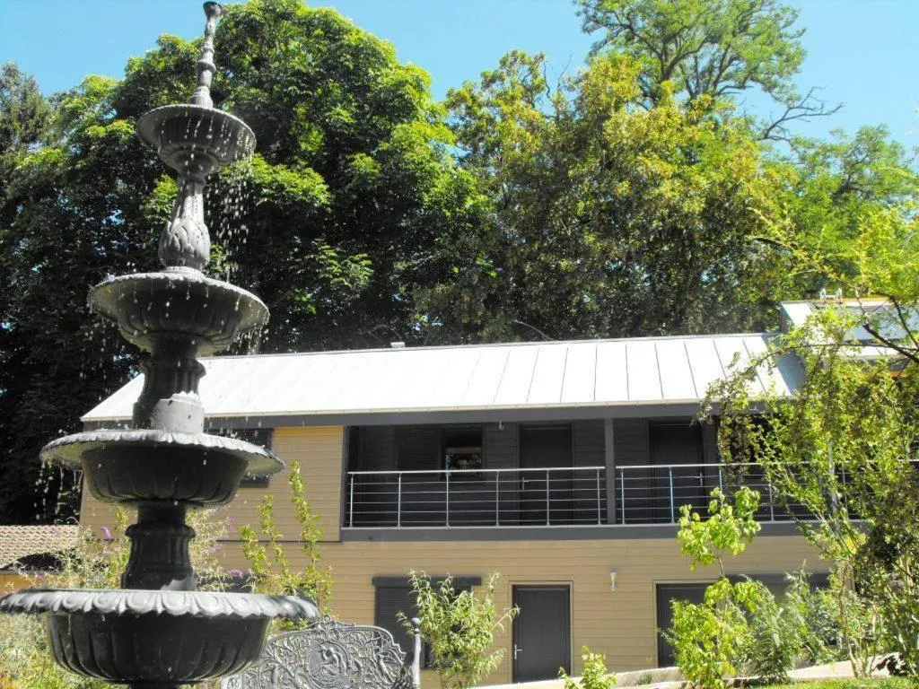 Facade/entrance in Logis Hôtel Restaurant Les Capucins