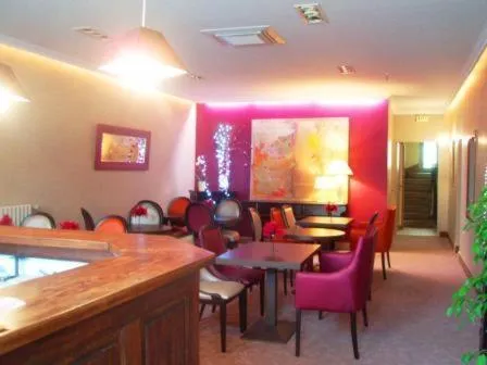 Lobby or reception in Logis Hôtel Restaurant Les Capucins