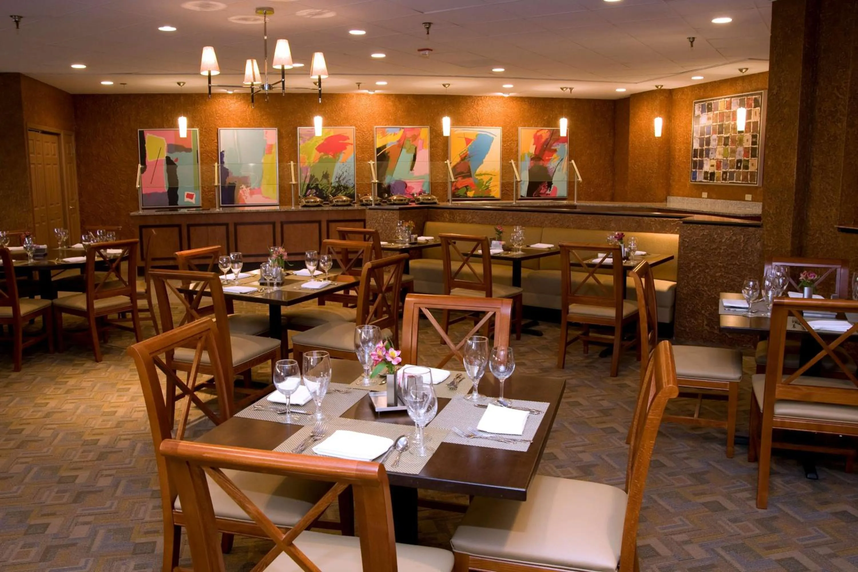 Restaurant/places to eat in DoubleTree by Hilton St. Louis at Westport