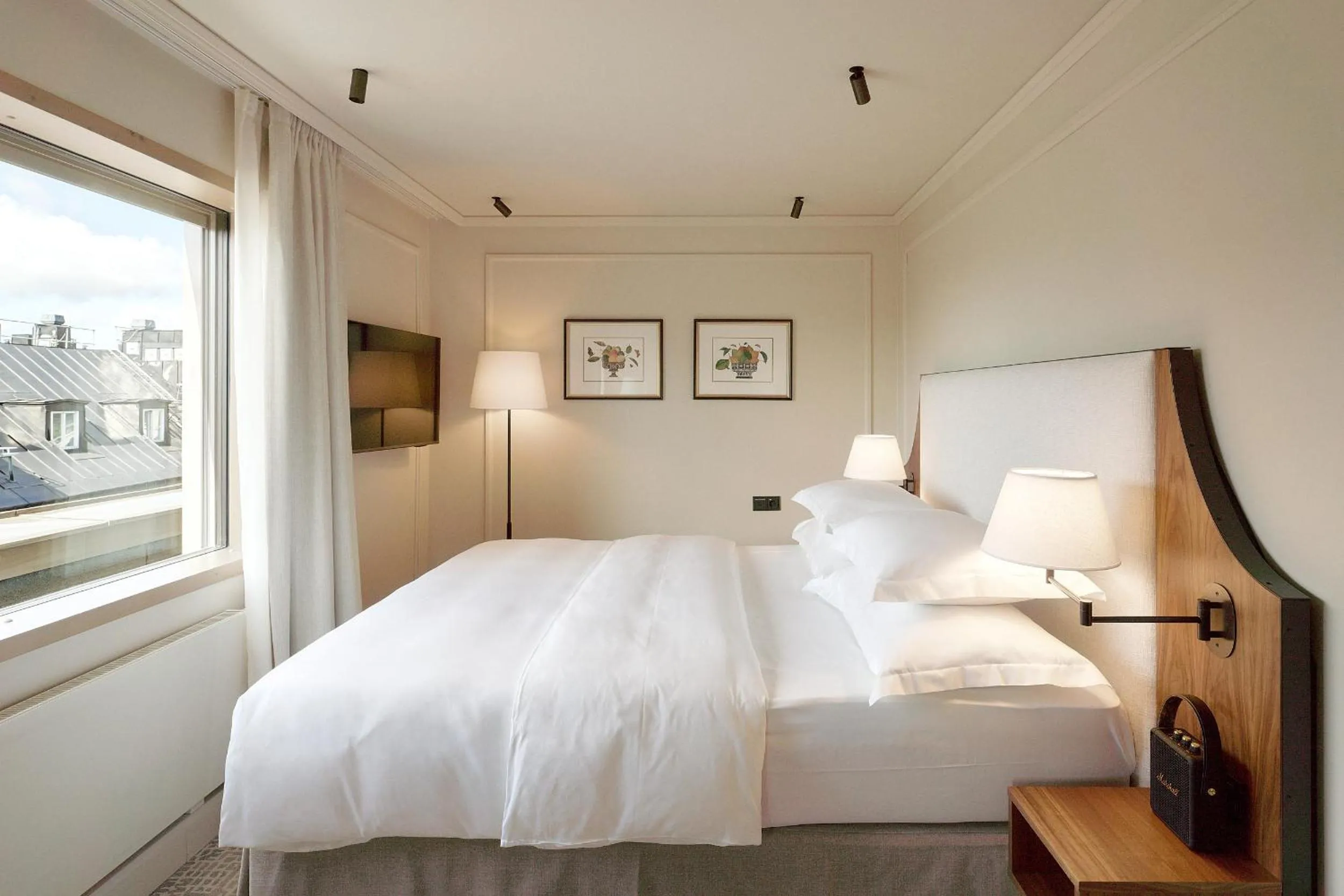 View (from property/room), Bed in Hotel Tegnerlunden