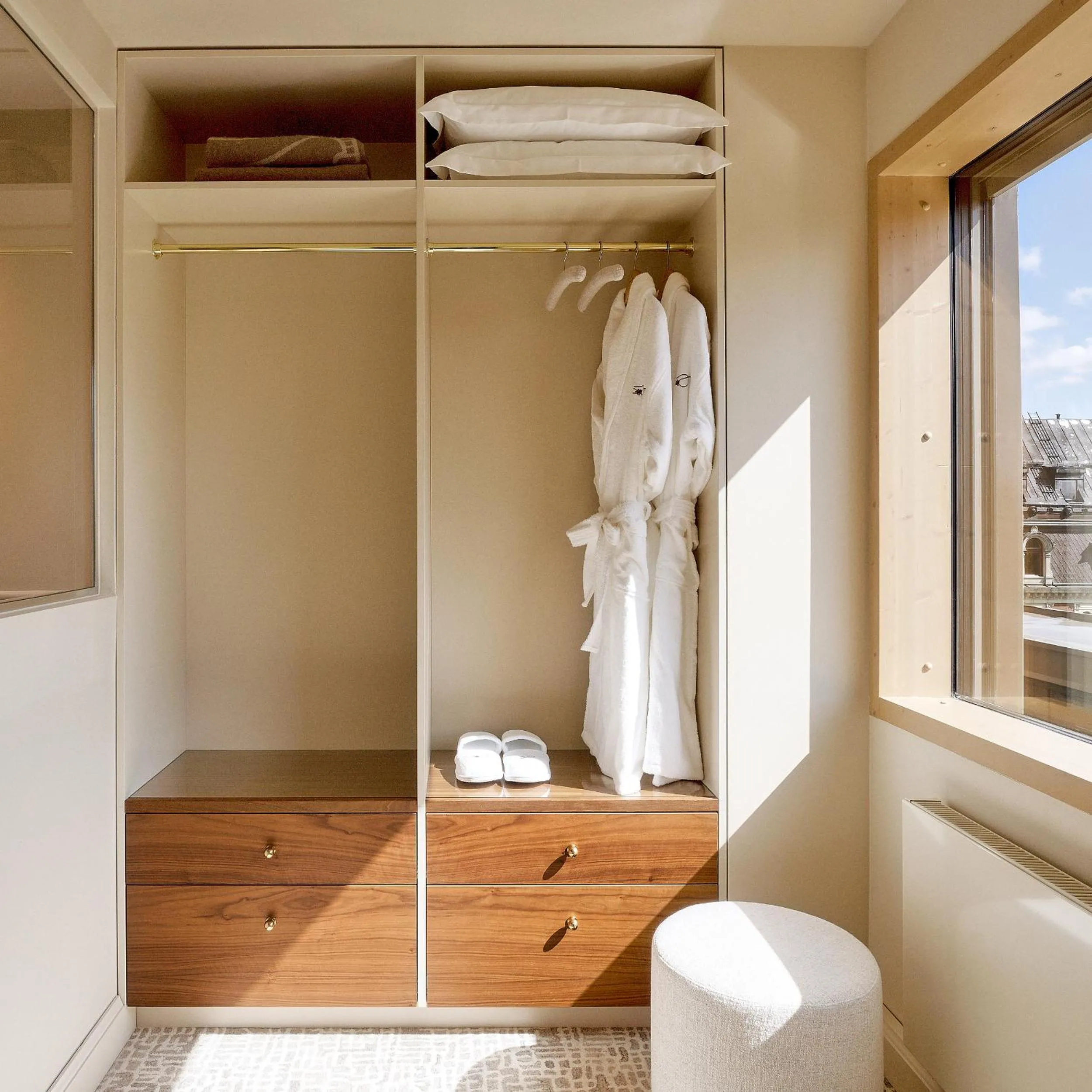 wardrobe in Hotel Tegnerlunden