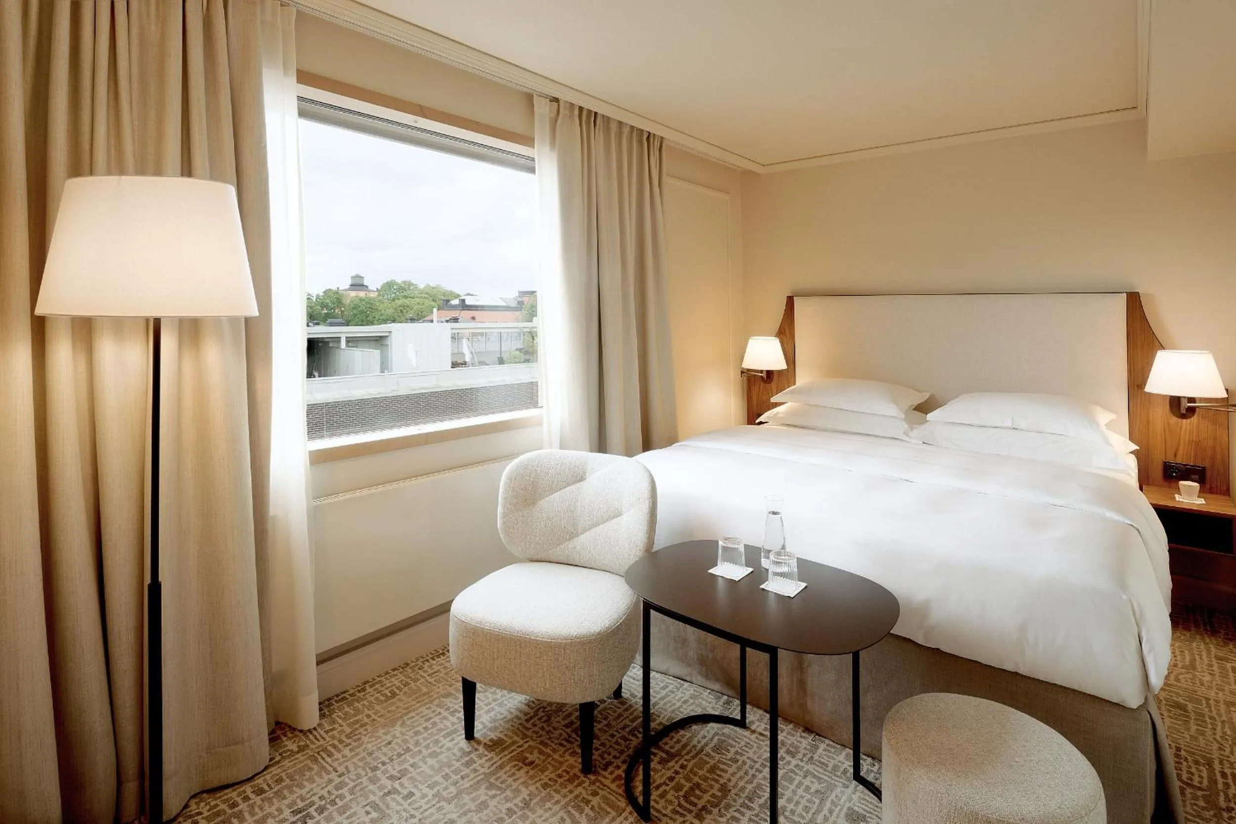 View (from property/room), Bed in Hotel Tegnerlunden