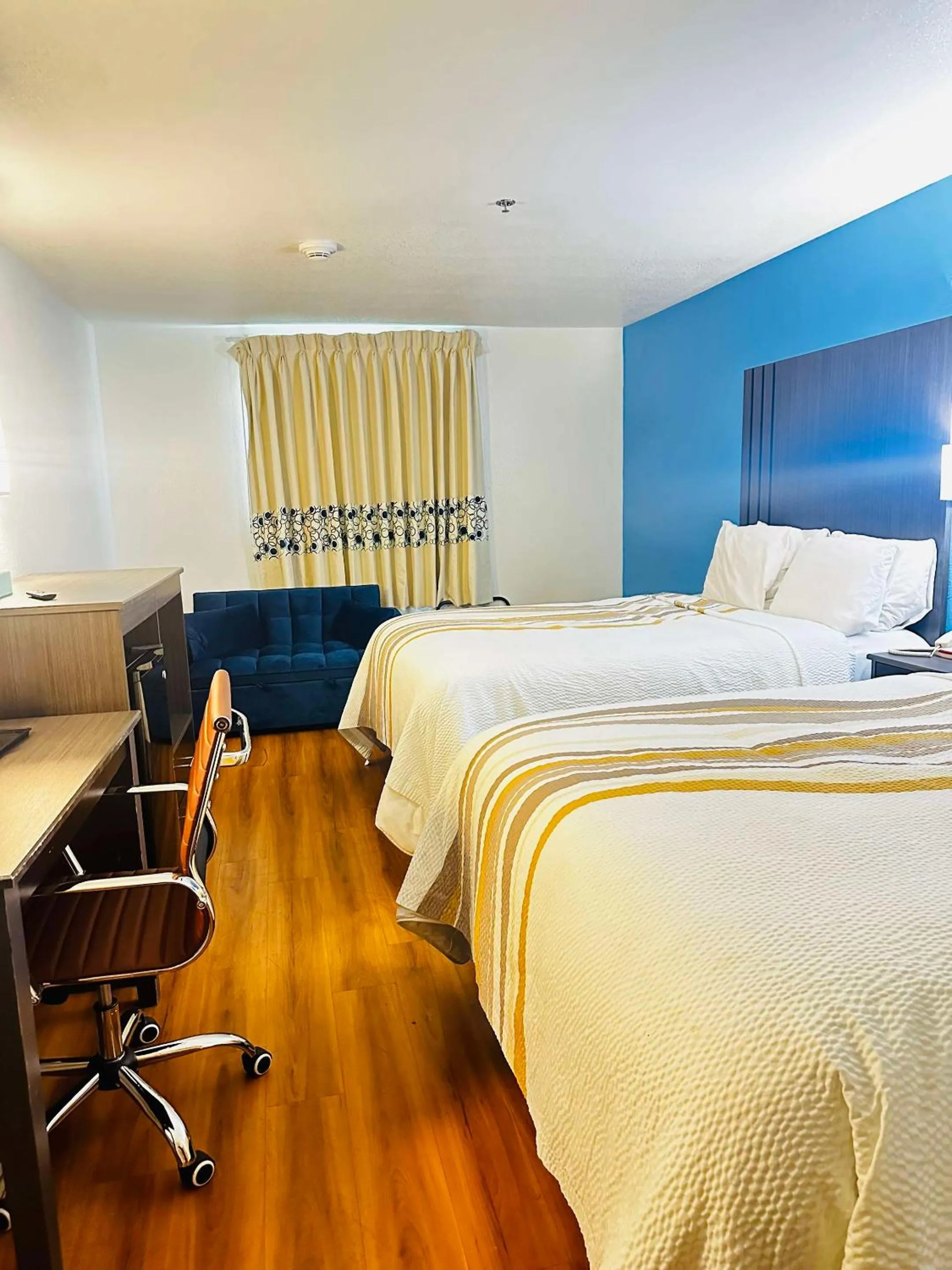 Bedroom, Bed in SureStay Plus Hotel by Best Western Niagara Falls East