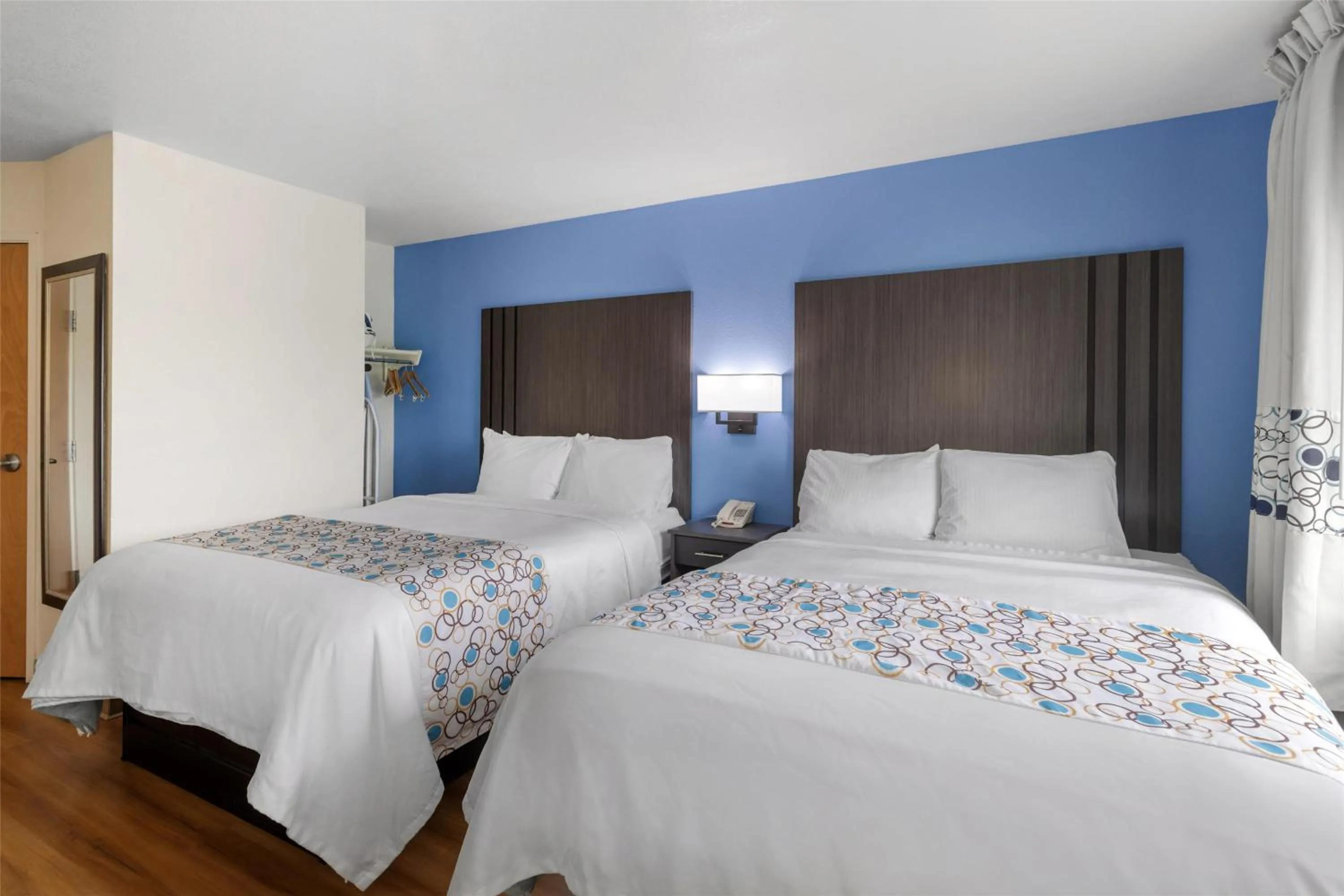 Bedroom, Bed in SureStay Plus Hotel by Best Western Niagara Falls East