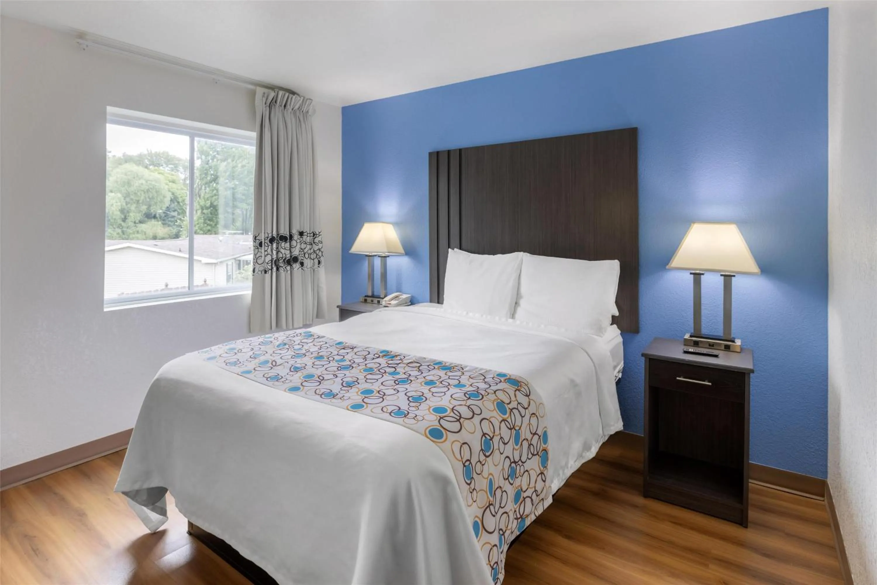 Bedroom, Bed in SureStay Plus Hotel by Best Western Niagara Falls East