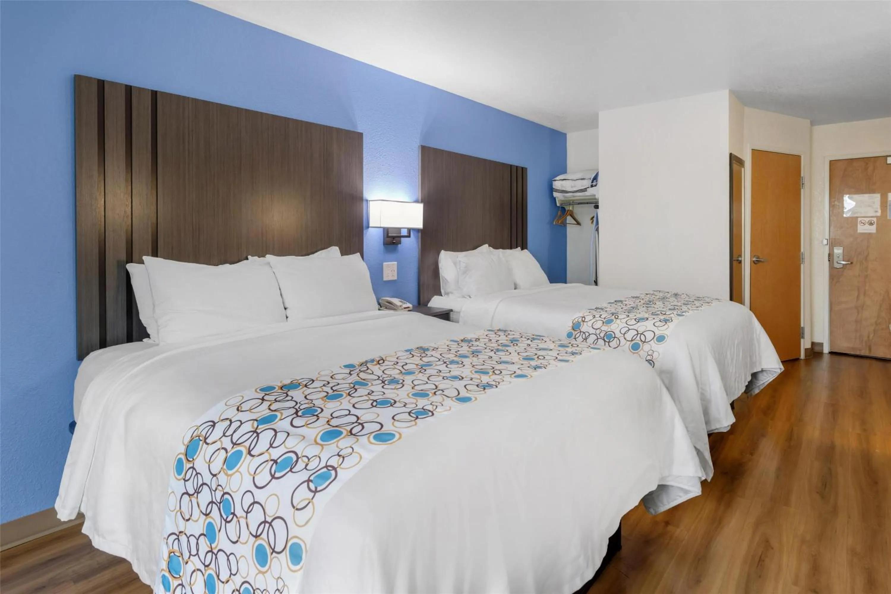 Bedroom, Bed in SureStay Plus Hotel by Best Western Niagara Falls East