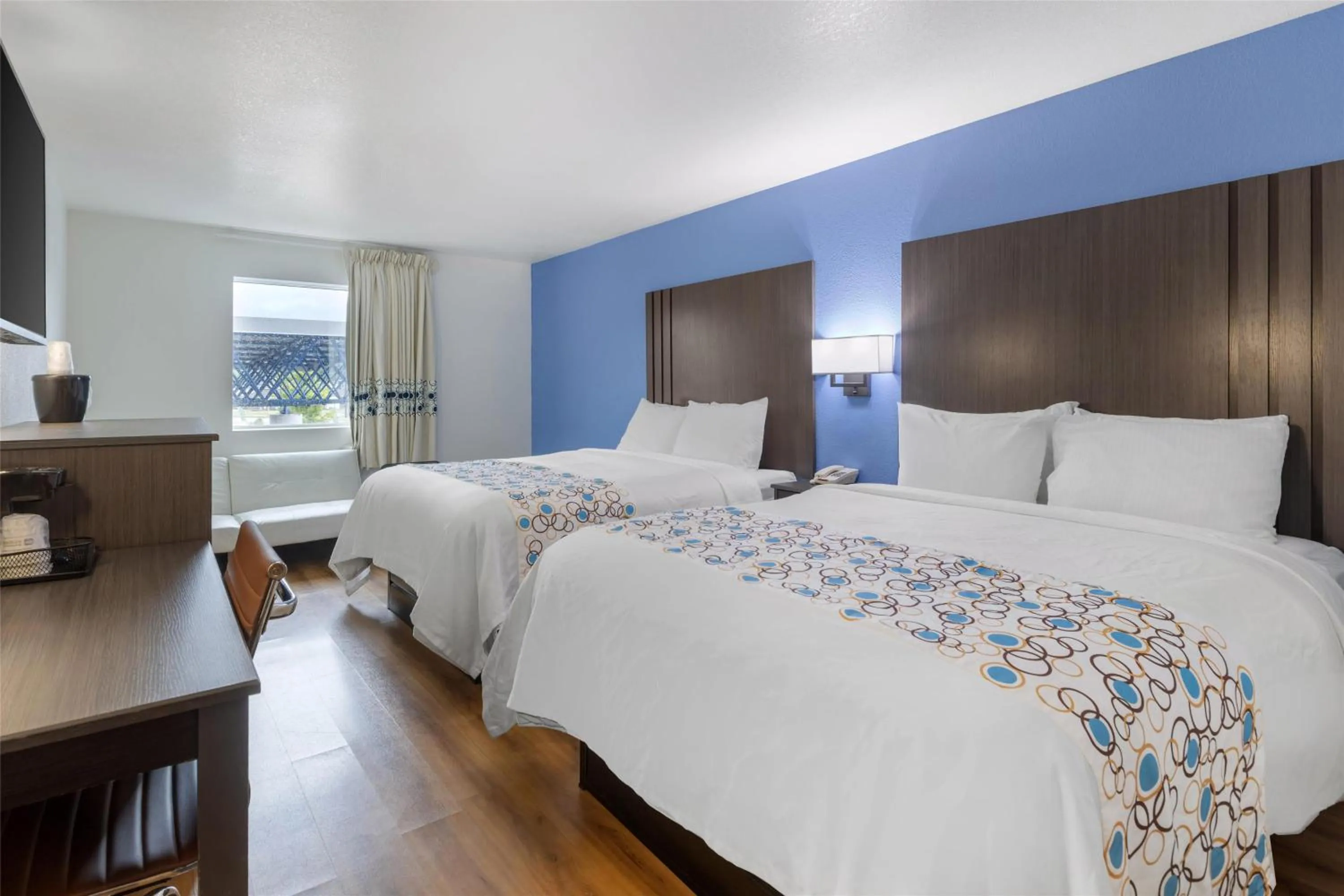 Bedroom, Bed in SureStay Plus Hotel by Best Western Niagara Falls East