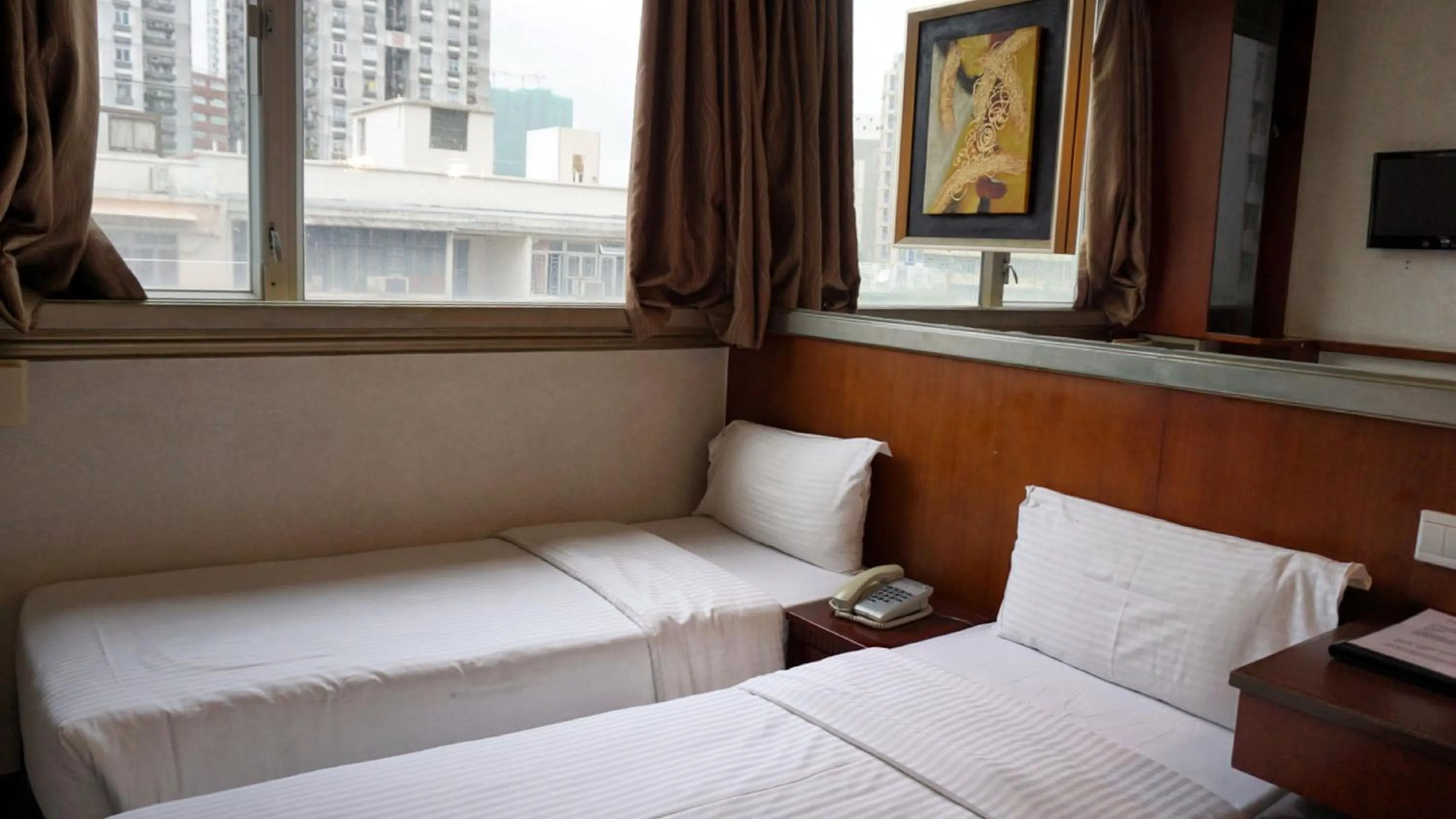 Bed in Oriental Lander Hotel