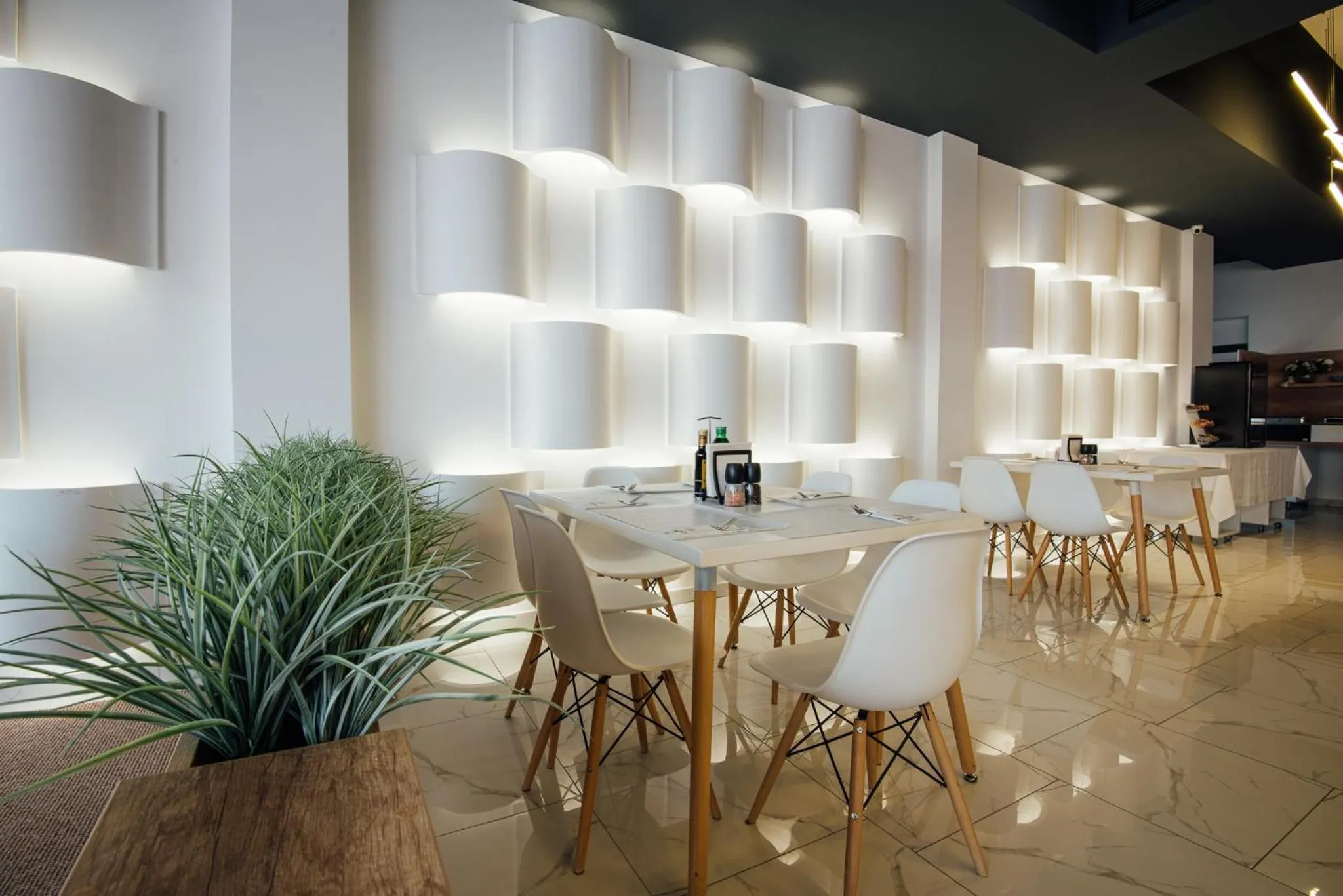 Restaurant/places to eat in Fabesca Boutique Hotel & SPA