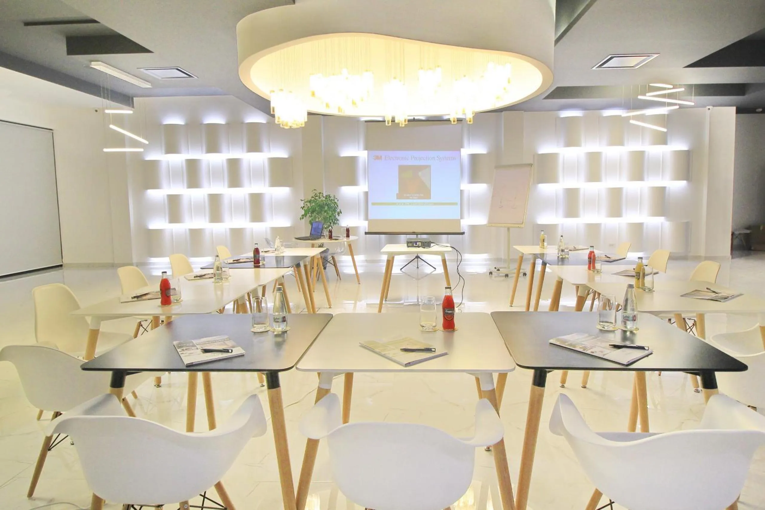 Restaurant/places to eat in Fabesca Boutique Hotel & SPA