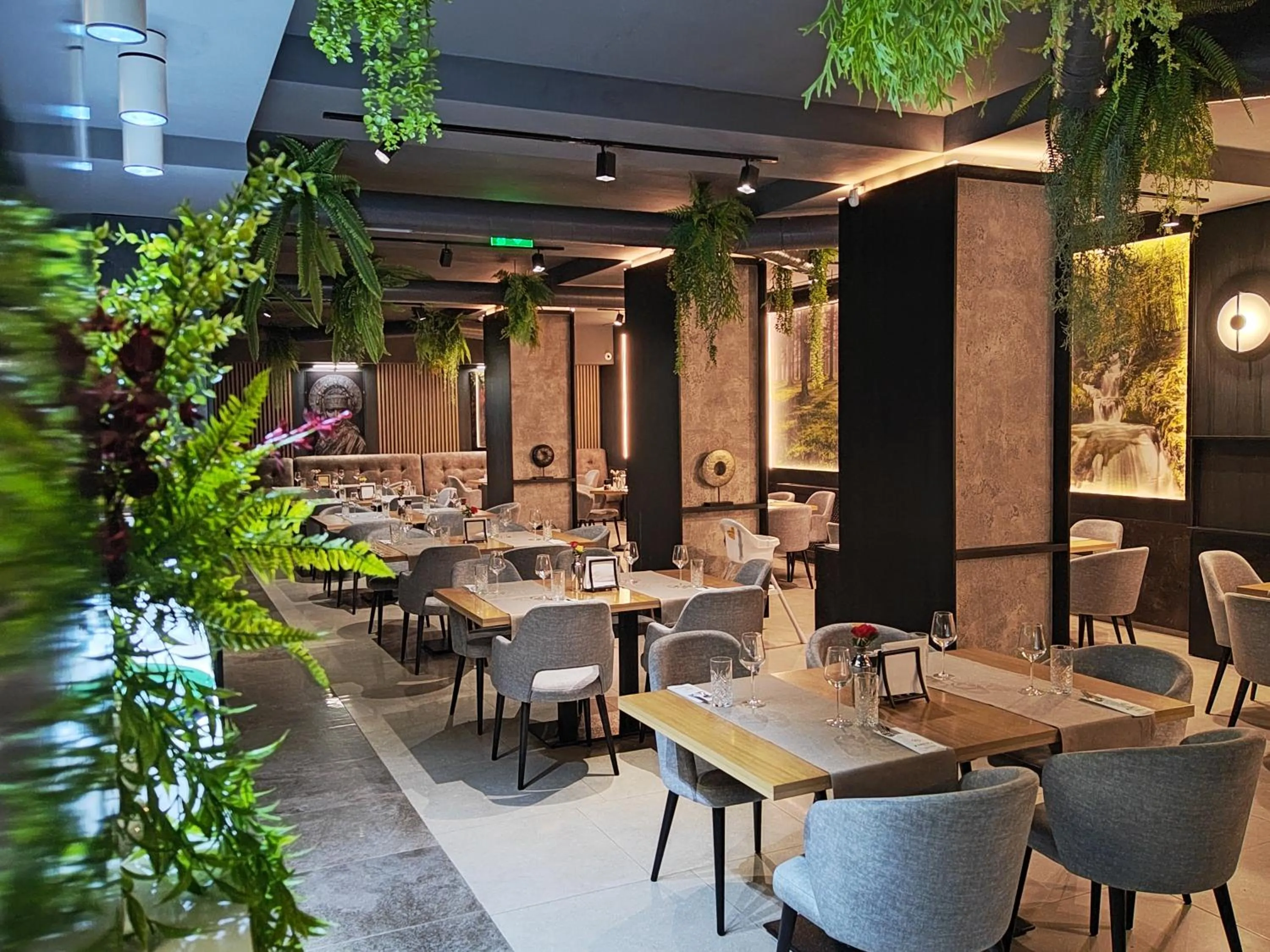 Restaurant/places to eat in Fabesca Boutique Hotel & SPA