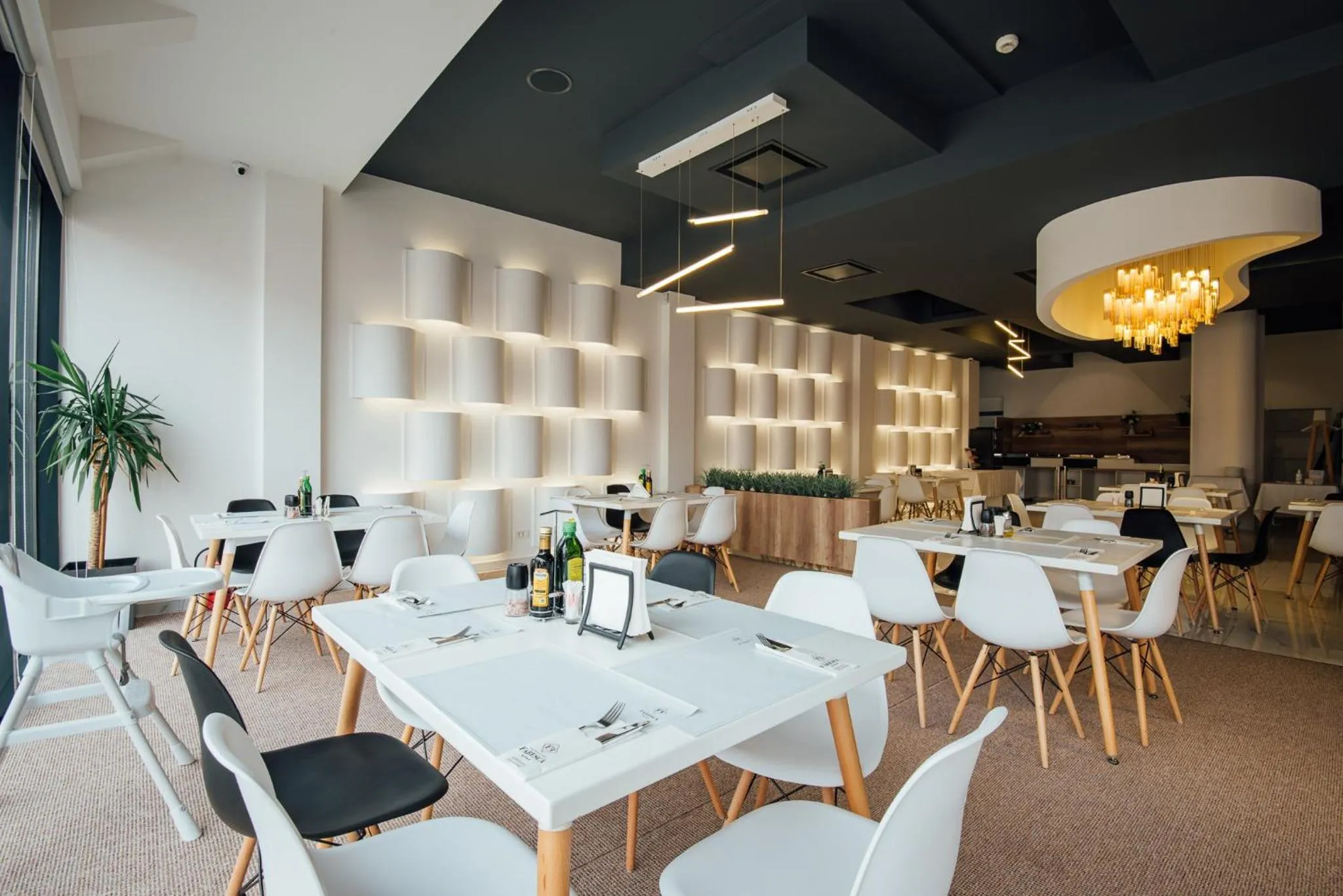 Restaurant/places to eat in Fabesca Boutique Hotel & SPA