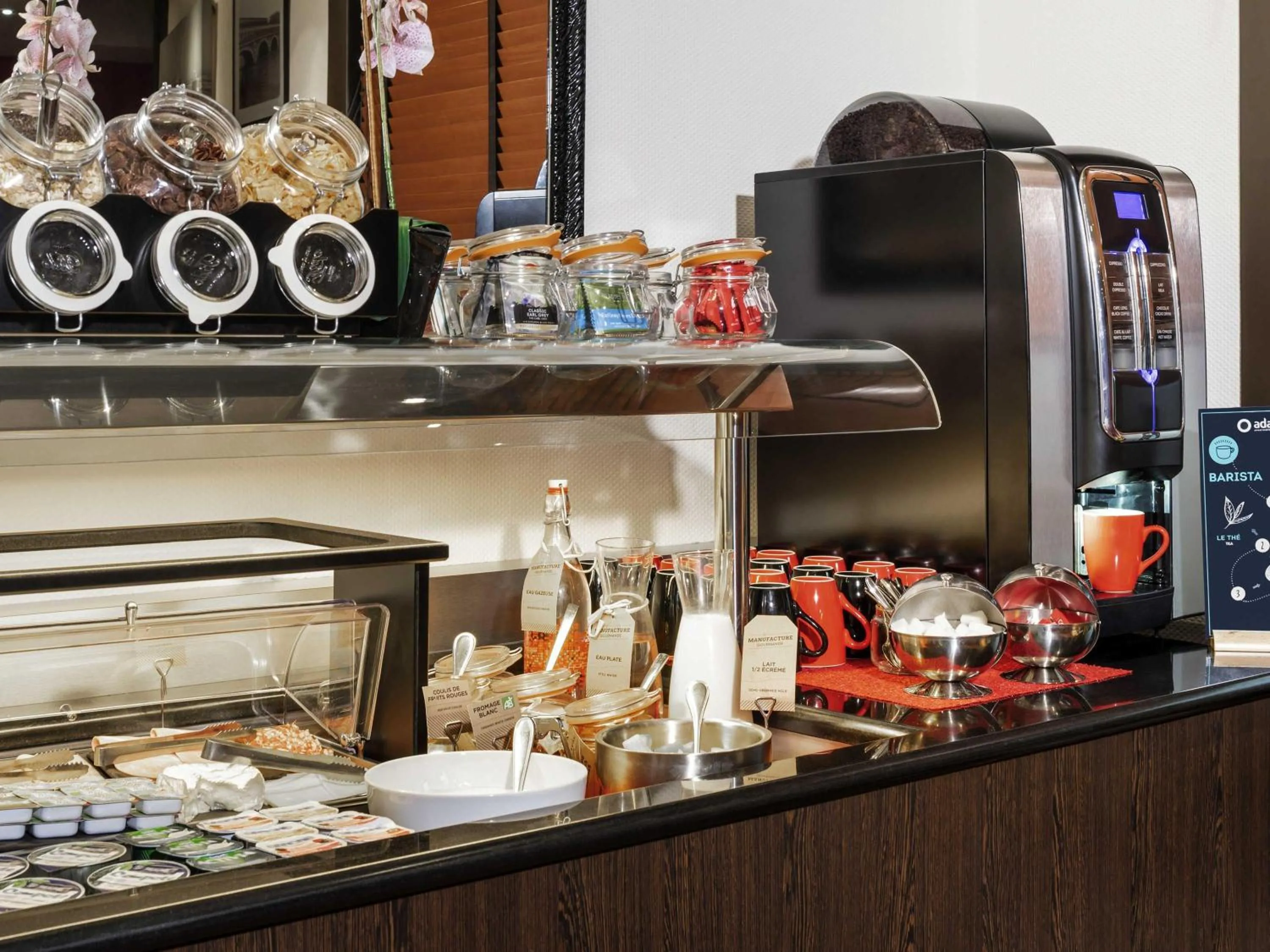 Breakfast in Aparthotel Adagio La Défense Esplanade