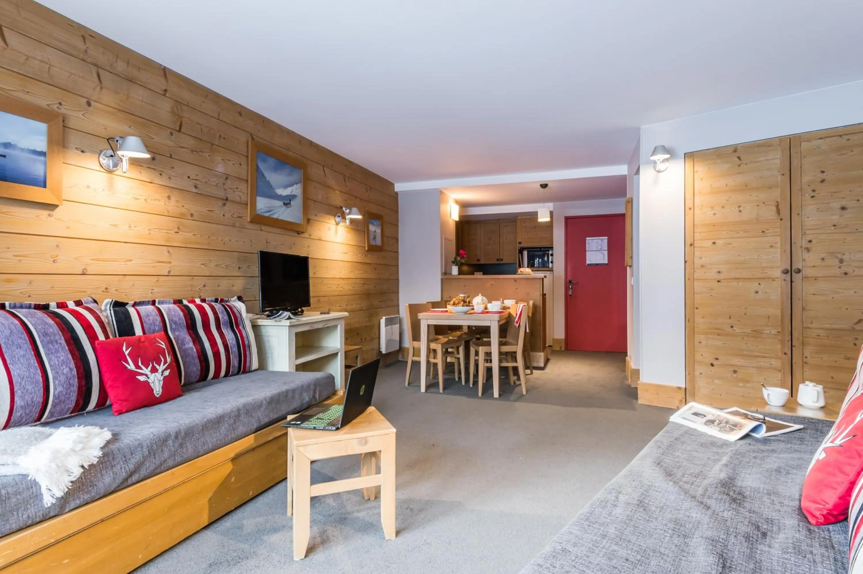 Communal lounge/ TV room in Résidence Pierre & Vacances Les Balcons De Bellevarde