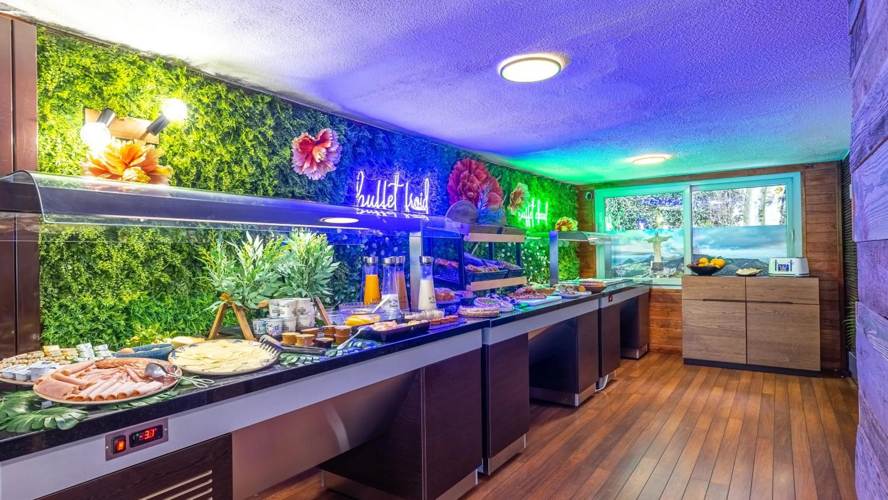 Breakfast in Hôtel du Poète