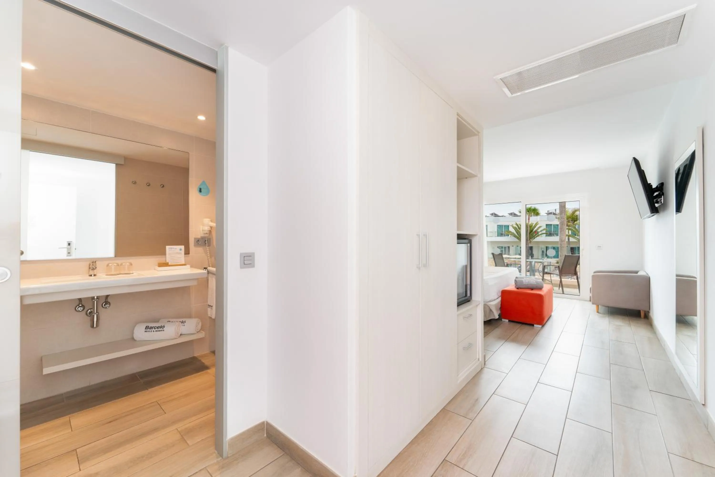 Photo of the whole room in Barceló Corralejo Sands