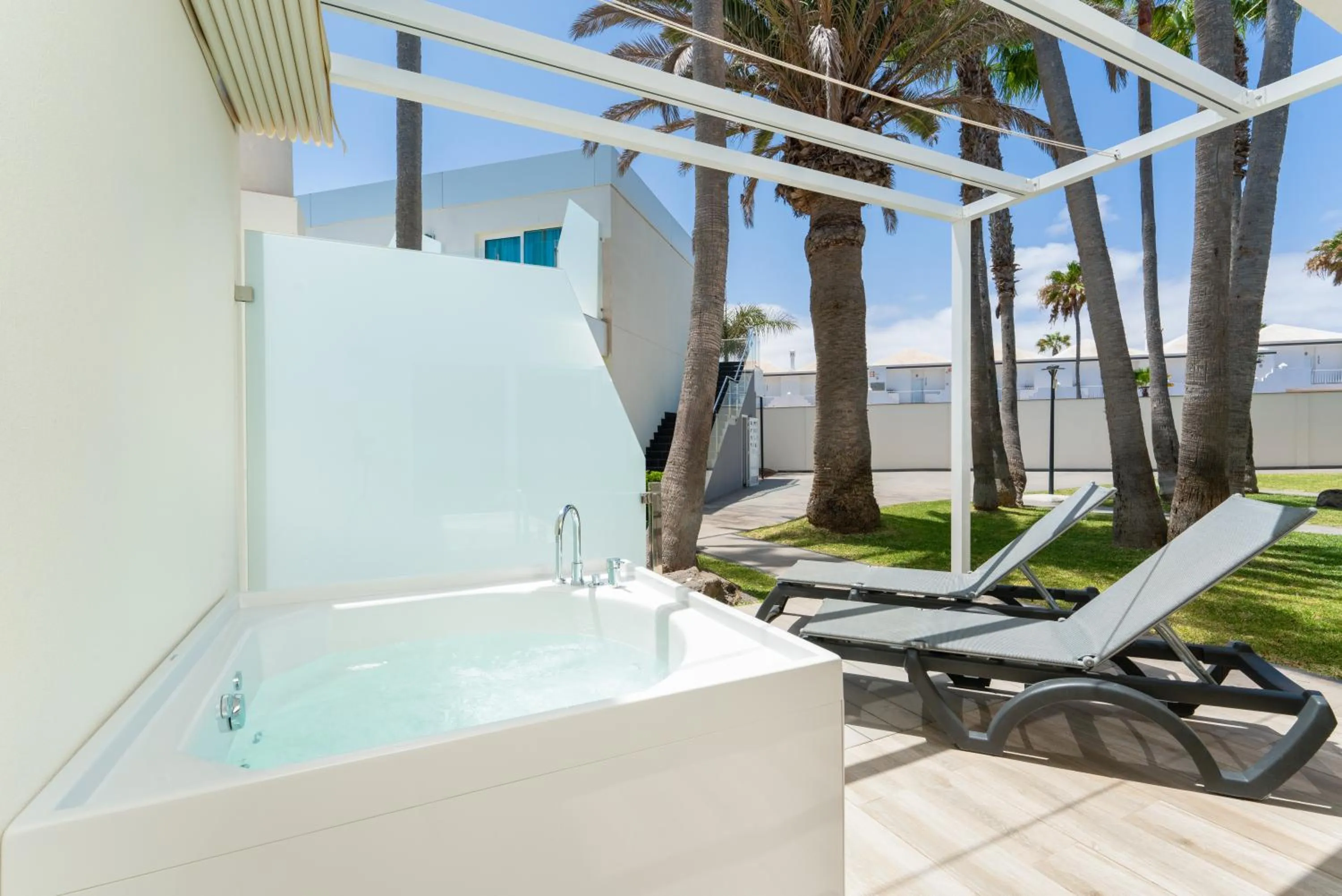 Photo of the whole room in Barceló Corralejo Sands