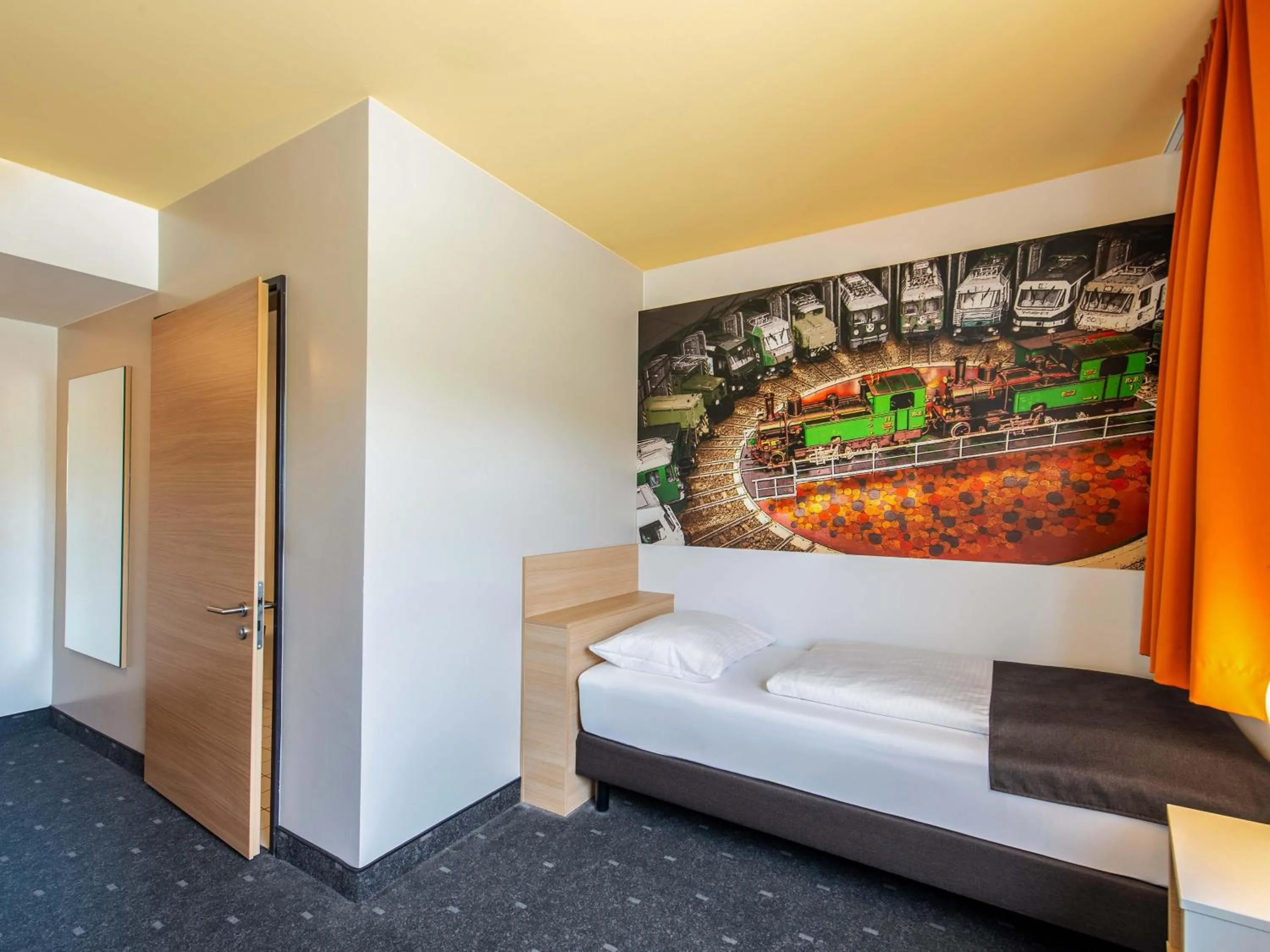 Photo of the whole room, Bed in B&B Hotel Augsburg-Süd