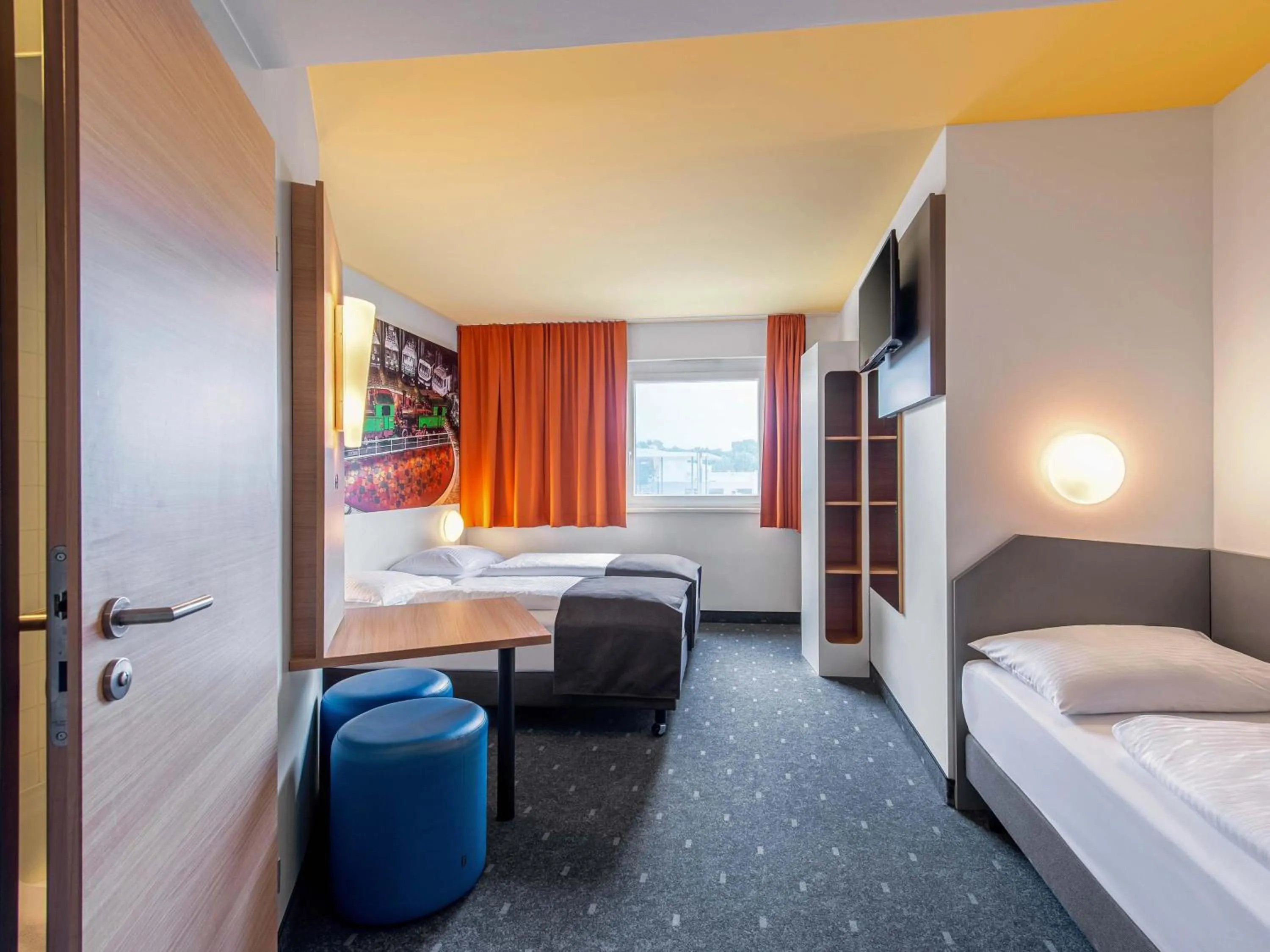 Photo of the whole room, Bed in B&B Hotel Augsburg-Süd