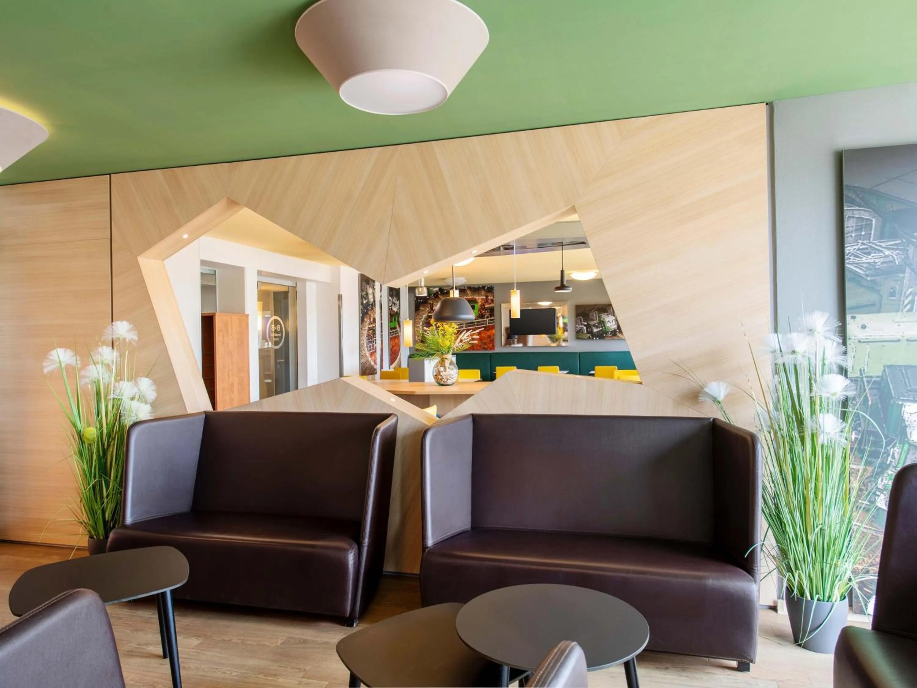 Lobby or reception in B&B Hotel Augsburg-Süd