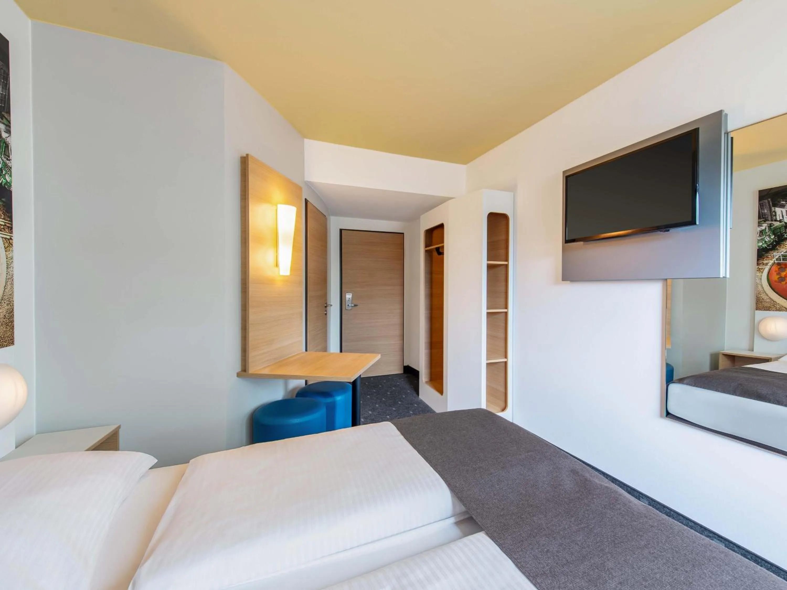 Photo of the whole room, Bed in B&B Hotel Augsburg-Süd