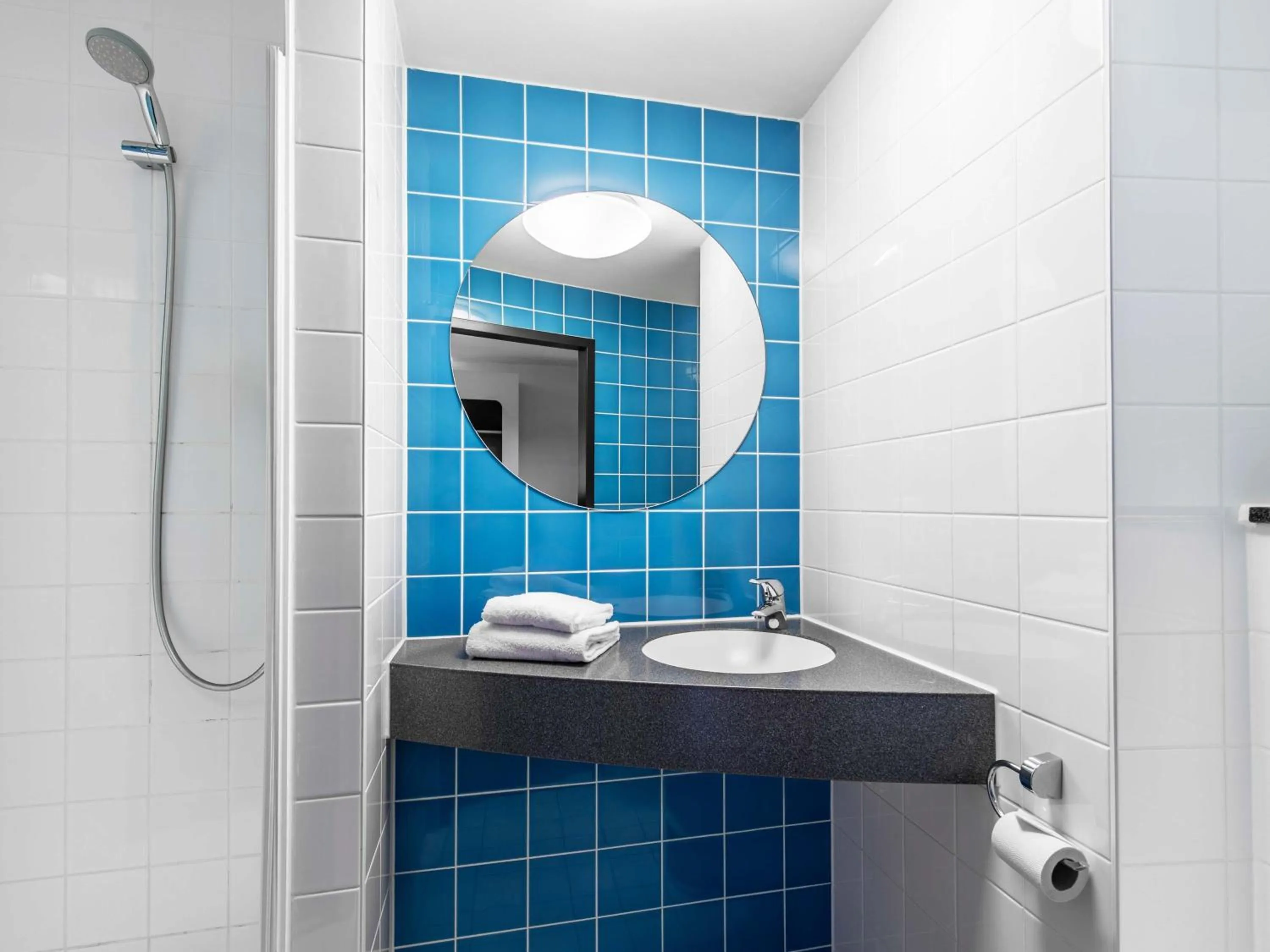 Shower in B&B Hotel Augsburg-Süd