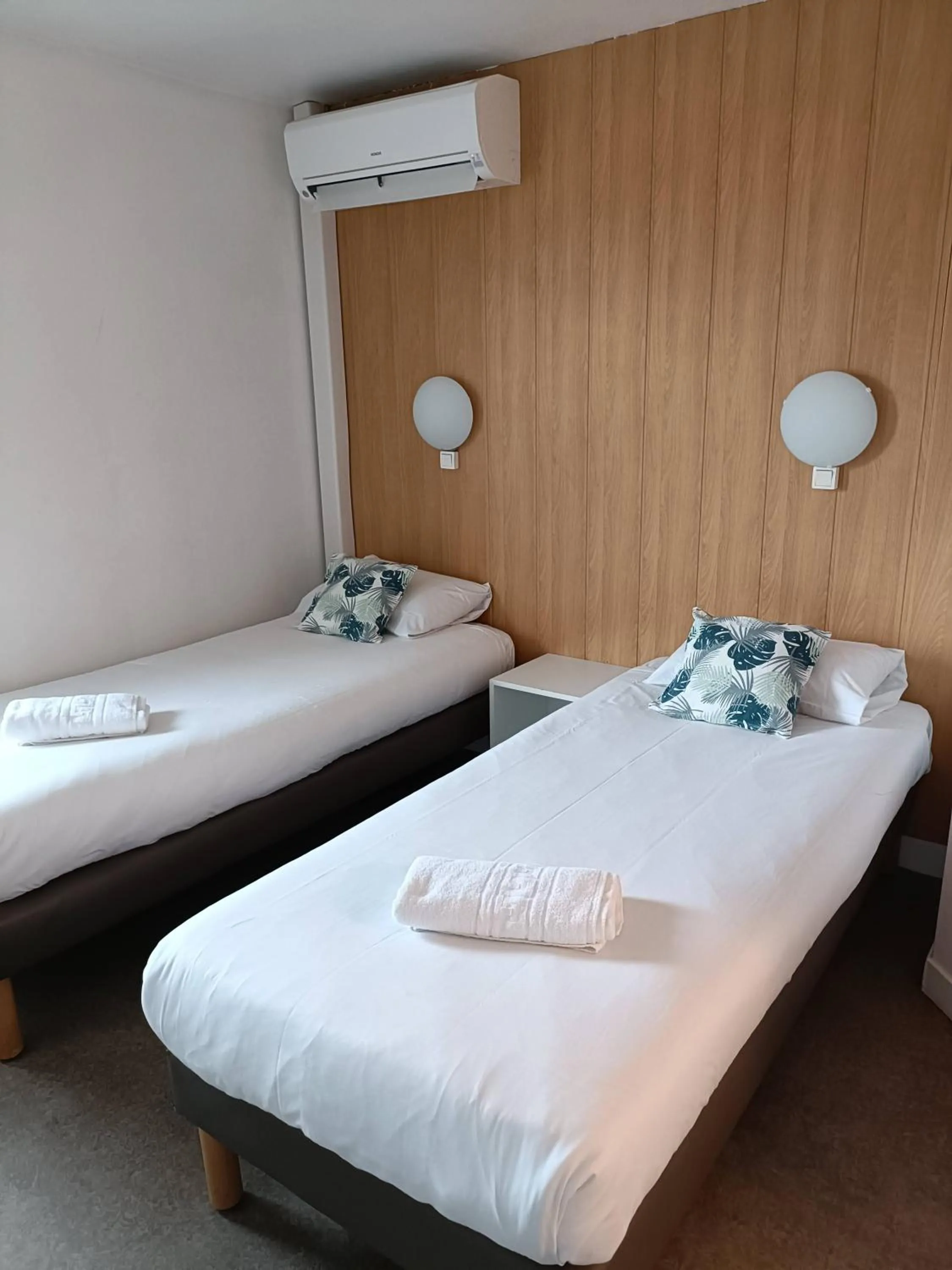 air conditioner, Bed in Fasthôtel Clermont-Ferrand Gerzat